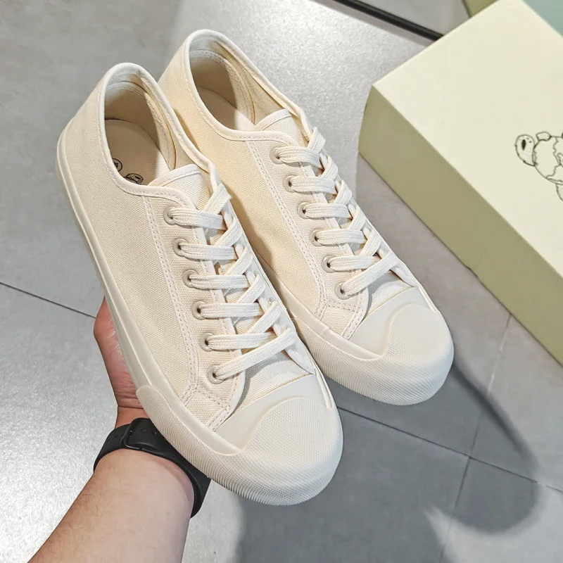 Рисунок 5 - Холщовые кроссовки унисекс