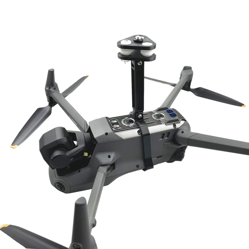 Insta360 montée sur support drone avec extension, prête pour des prises de vue dynamiques