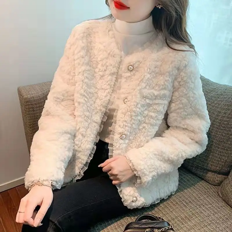 

Elegant Women Faux Fur Coat Streetwear Autumn Beige Imitation Lambswool Plush Fashion Coat Female Overcoat Solid Color Top C44