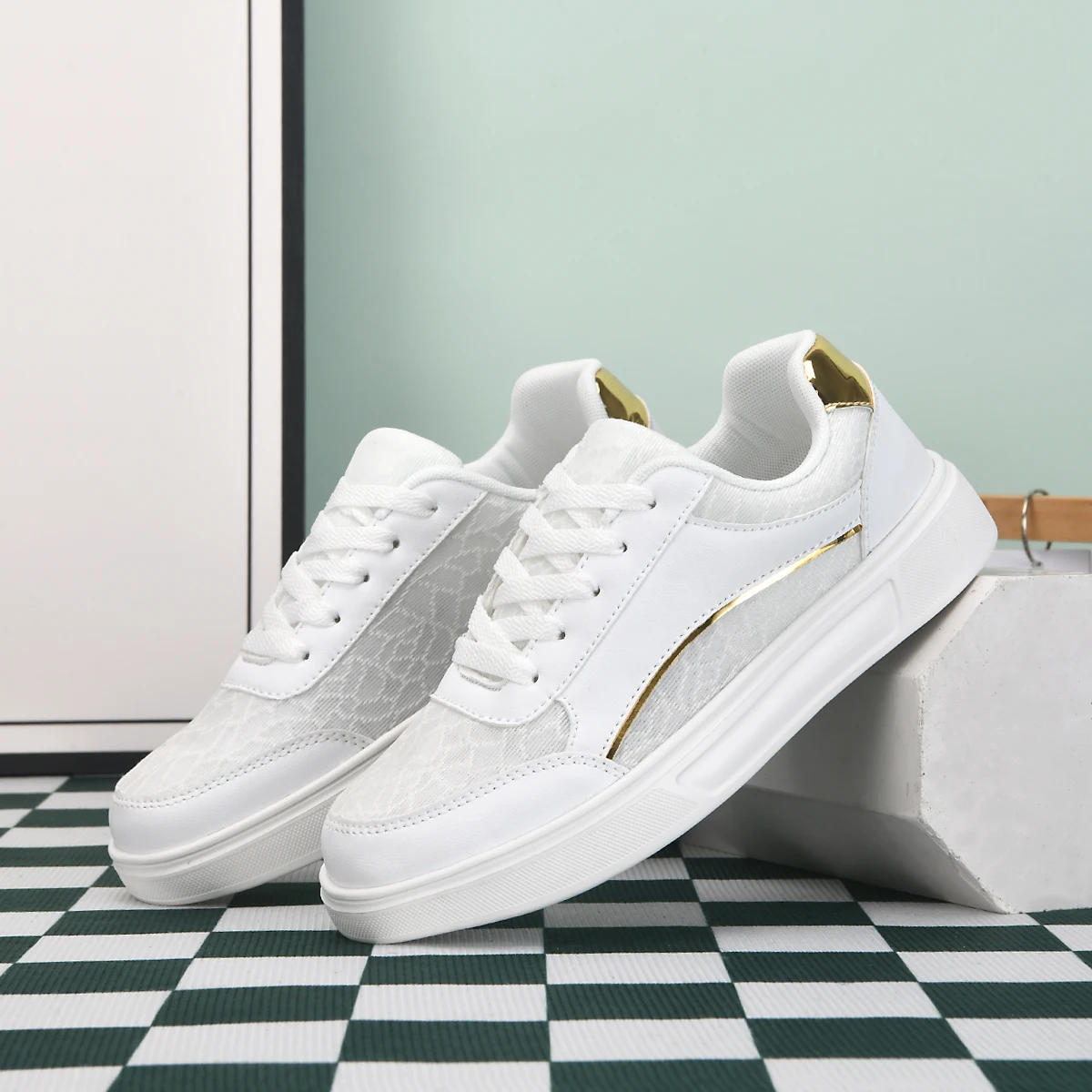 Womens Breathable White Skatebaord Shoes Casual Sports Trainer Outdoor Breathable Sneakers for Women Non Slip Lightweight Shoes