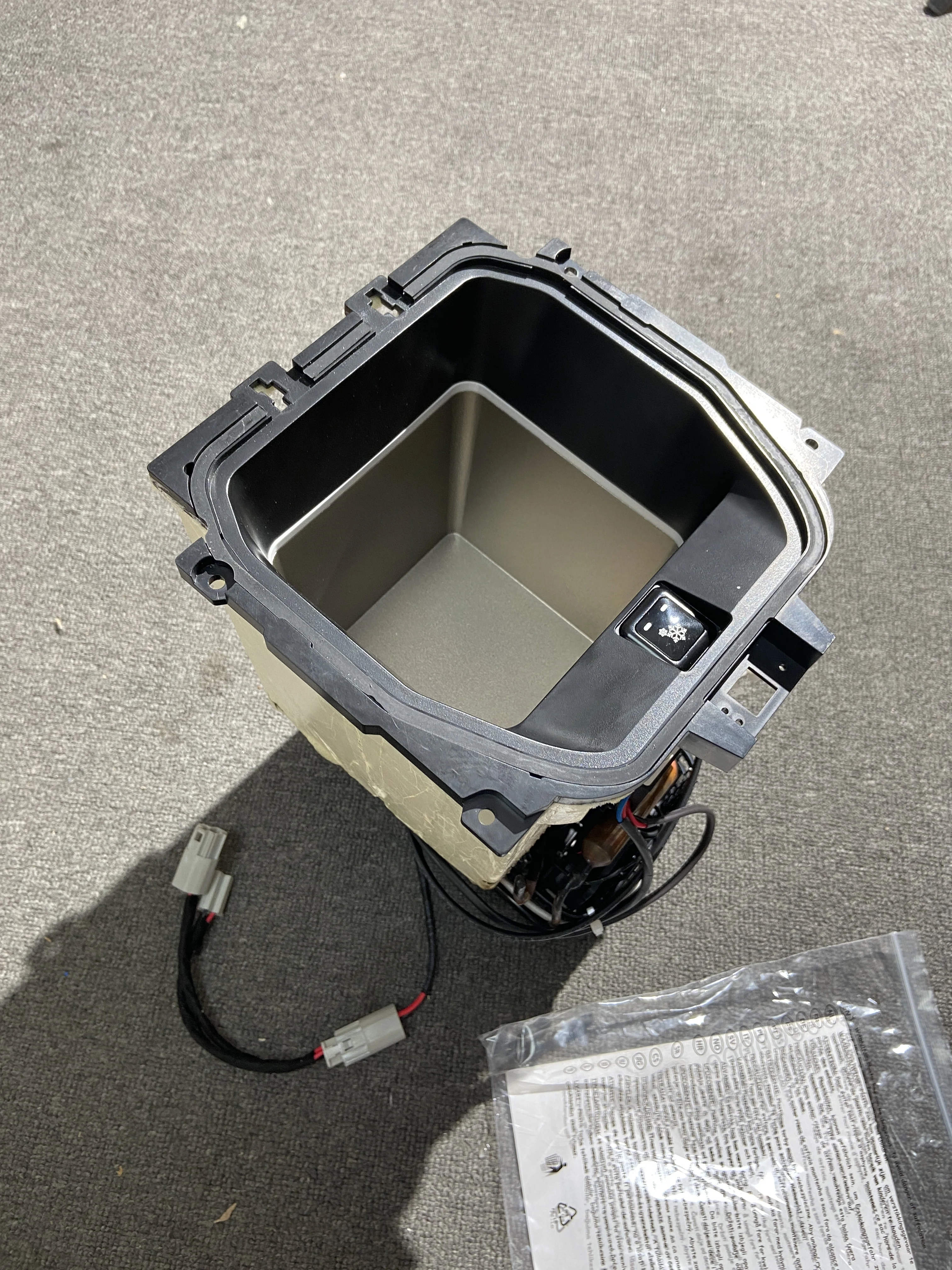 LandRover2324RangeRoverSportDefenderCenterConsoleCoolerBOX