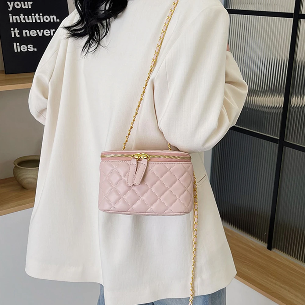 حقيبة نسائية عصرية بتصميم بسيط ومتعدد الاستخدامات،...