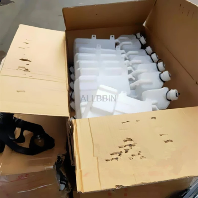 For Jianghuai Kangling 2 Junling 2 Weiling Dingli truck antifreeze kettle liquid storage pot expansion water tank Excavator part
