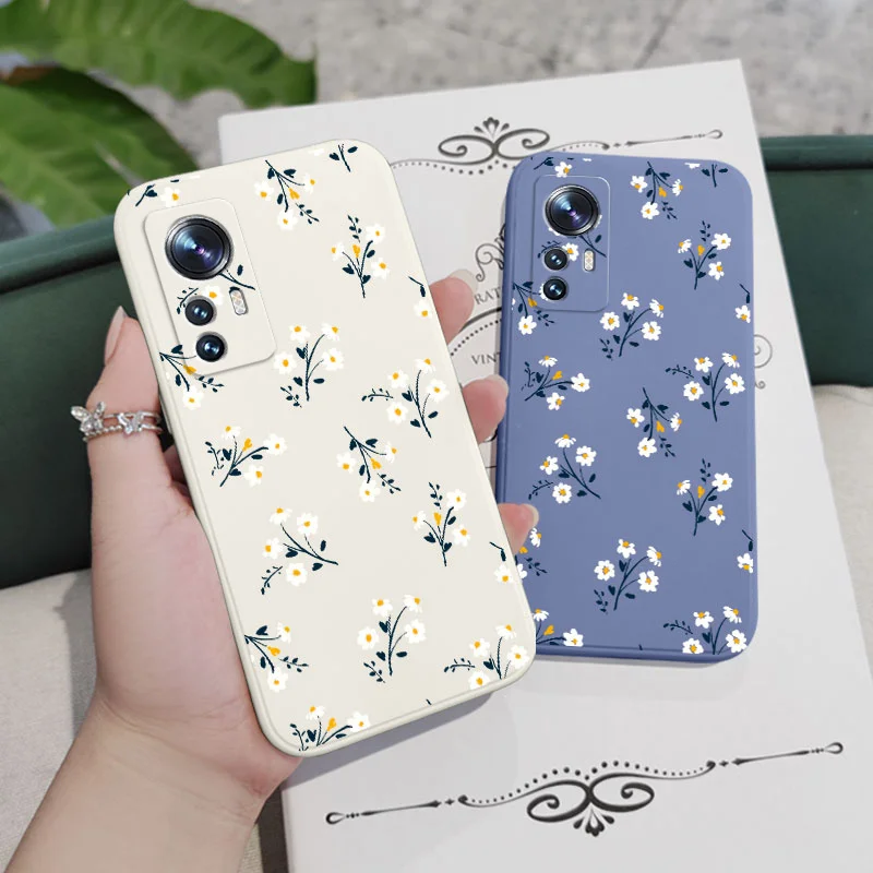Elegant Floral Phone Case - Vibrant Design