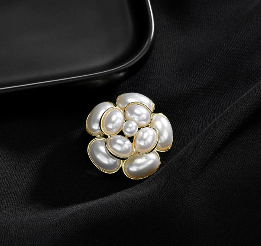 2023 Camellia flower imitation pearl suit pin accessories Lapel pins brooch fashion jewelry for women