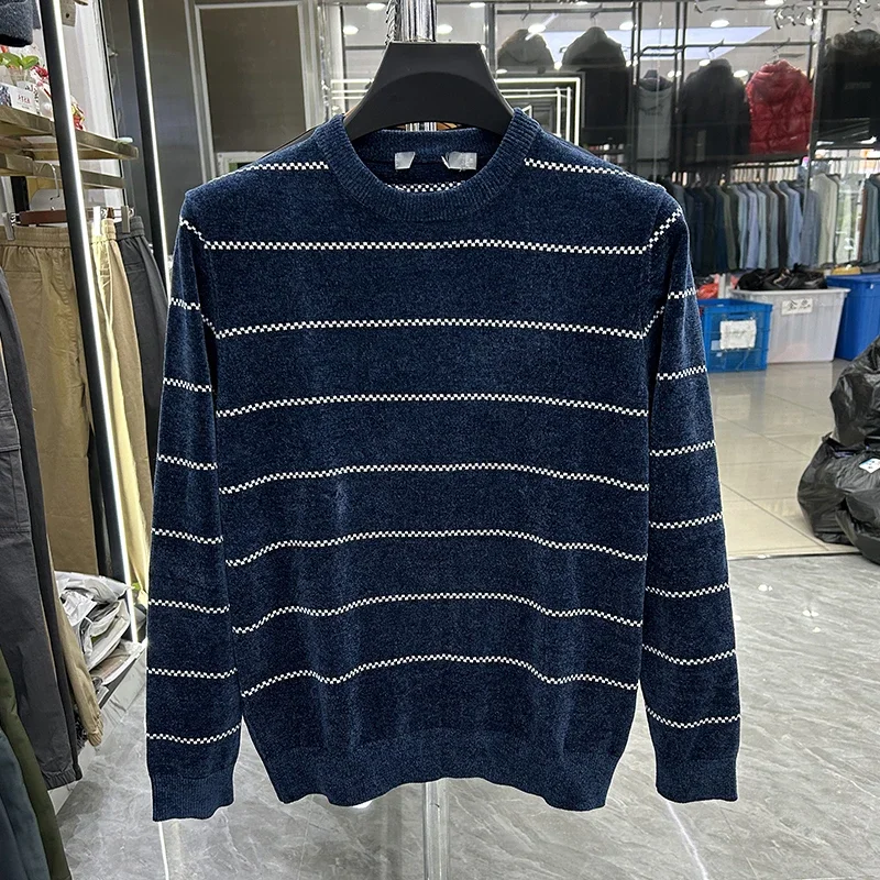 

Chenille Delicate Autumn And Winter Backing Striped Knitted Sweater For Men