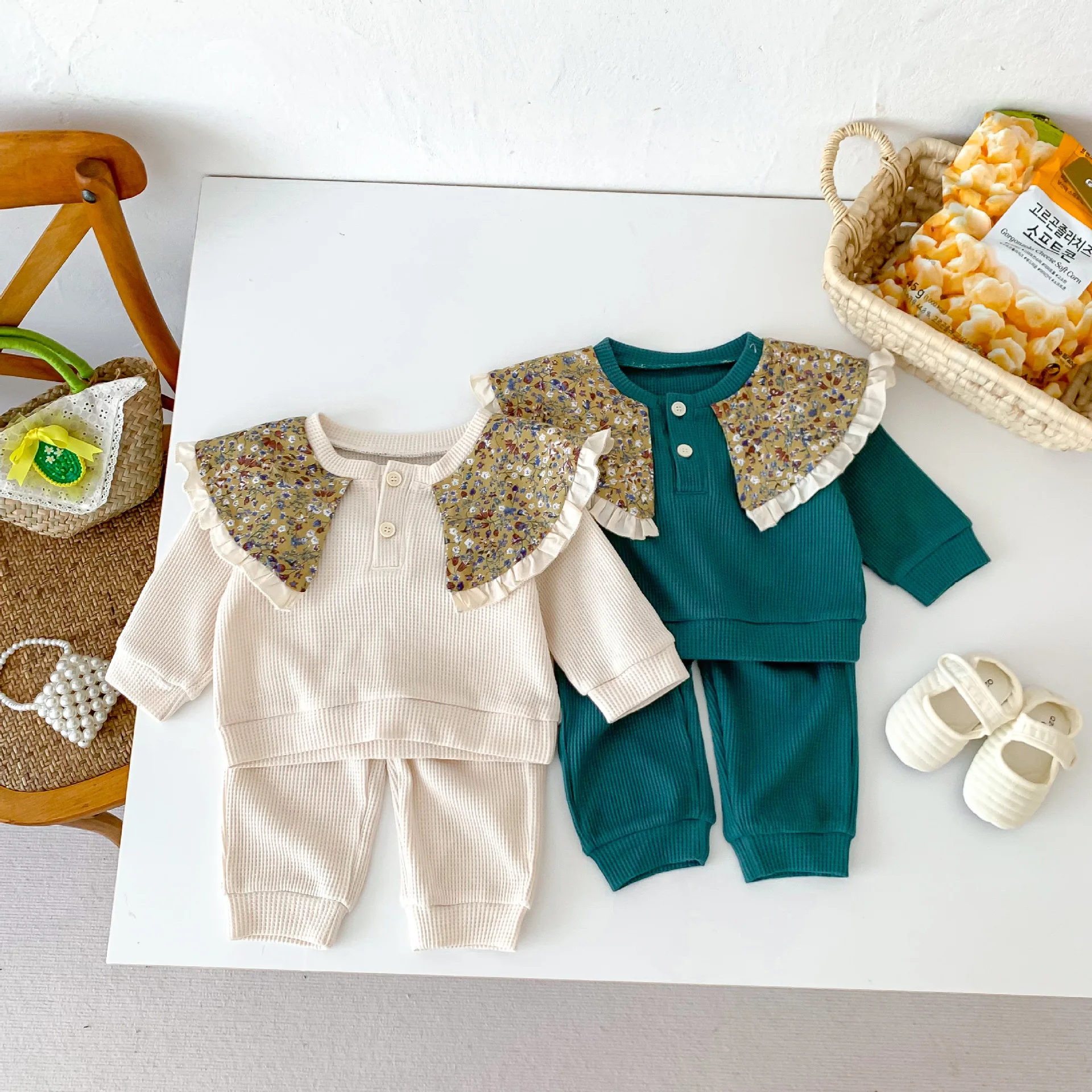 

Girls' sequin two-piece suit spring and autumn new camisole long sleeved top and pants Korean version