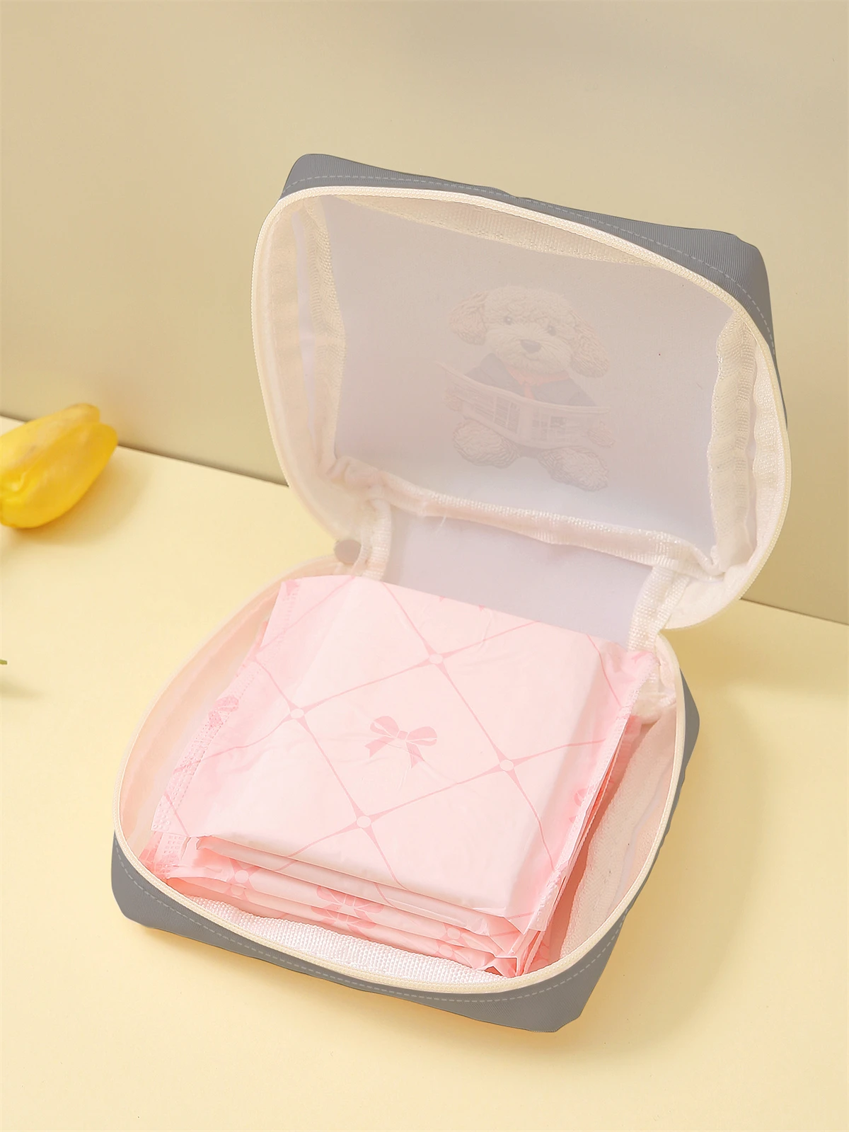 Teddy bear printed sanitary napkin storage bag, women's lightweight tissue bag, sanitary tissue bag