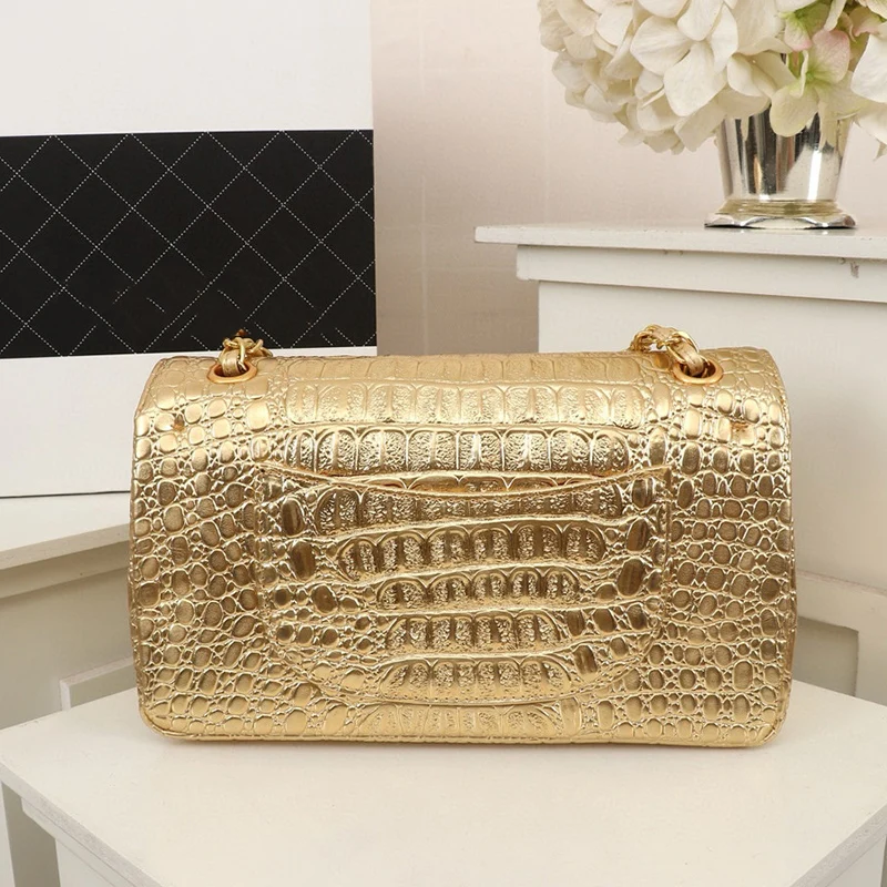 

Retro crocodile pattern leather handbag high quality chain bag large capacity flip handbag fashion Joker shoulder crossbody bag.