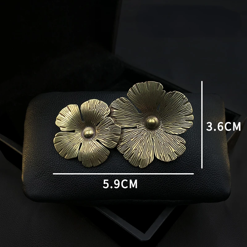 Simple Elegant Vintage Flower Brooch Women's High-End All-Match Luxury Brooch Pin Suit Coat Accessories Jewelry Pins Party Gift