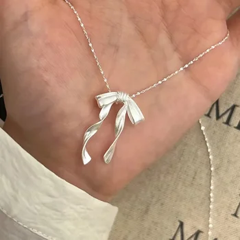 Fashionable Bowknot Pendant Necklace Delicate Bowknot Pendant Clavicle Chain Neck Jewelry Charm for Fashionable Women