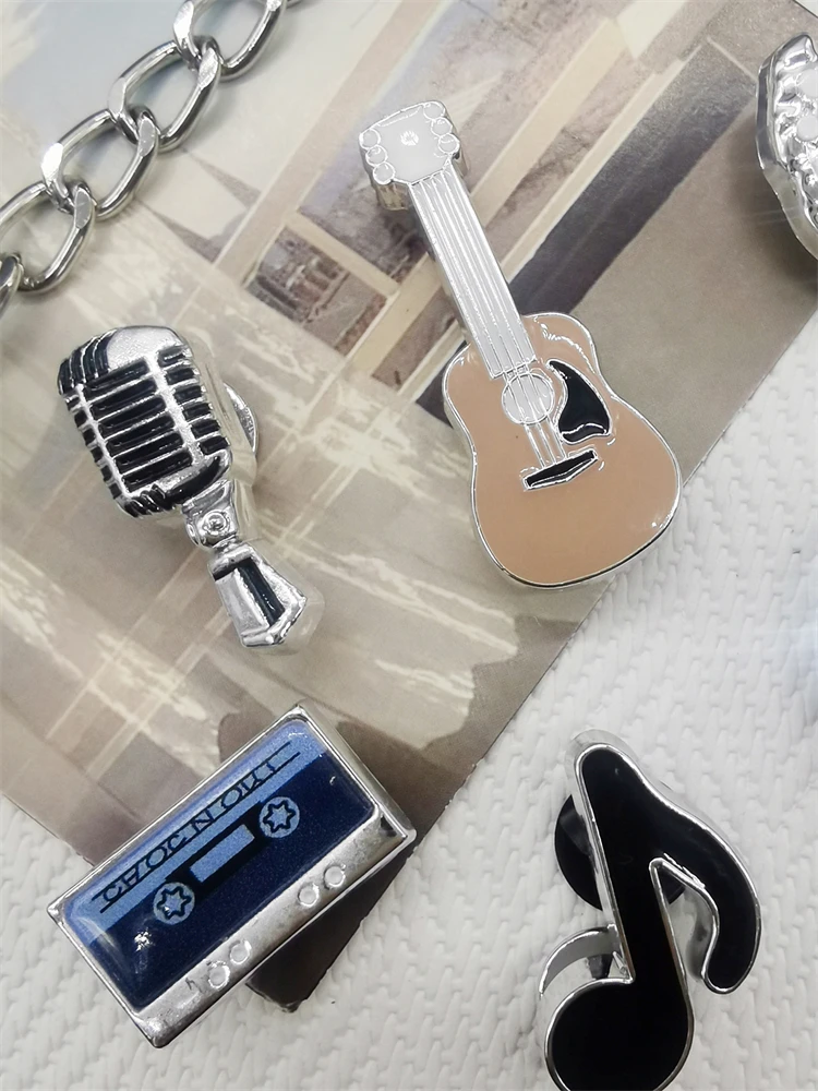 8PCS Punk Rock Musik Schuh Charms DIY Kette Dekorationen Retro Gitarre Clogs Schuhe Schnallen Zubehör Lautsprecher Schuh Clips Ornamente – Detail 5