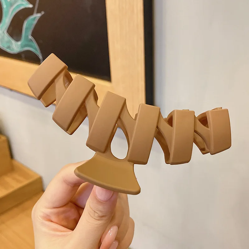 Рисунок 4 - Красочные пластиковые заколки для