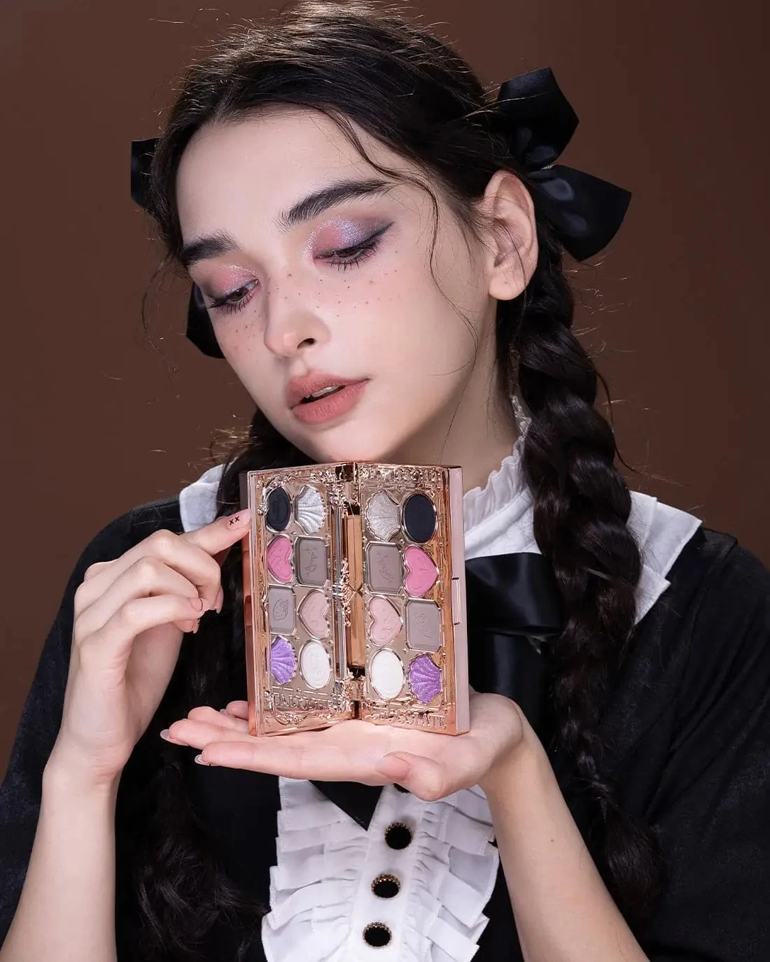 Flower Knows 8-Color Eyeshadow Palette Image 15