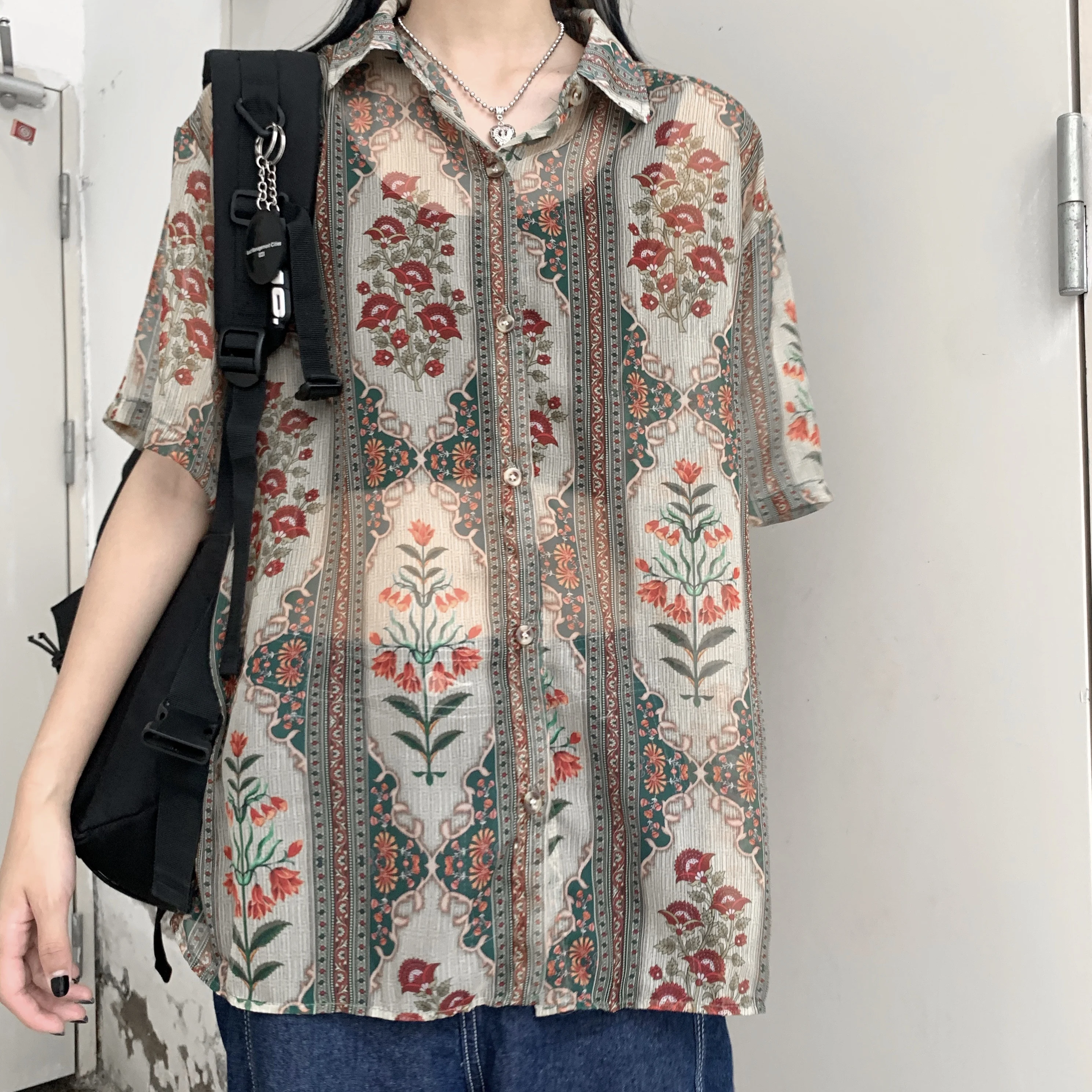 

Summer new Korean version retro flower print thin loose short-sleeved chiffon shirt women