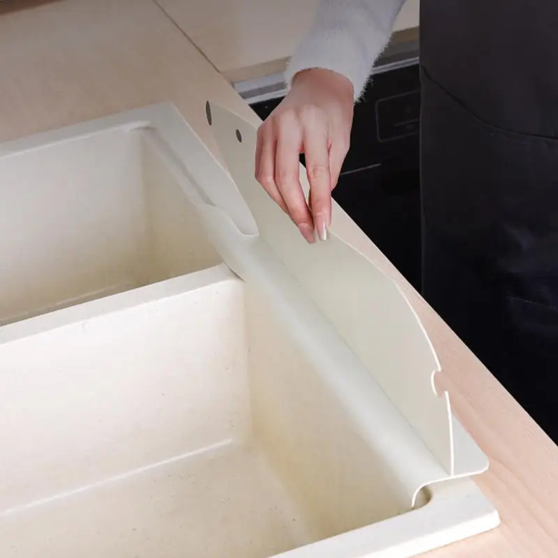 Kitchen Accessories Sink Splash Guard Polar Bear Shape Non-slip Suction Cup Anti-Splash Dish Vegetable Washing Water Baffle Board Kitchen Supplies