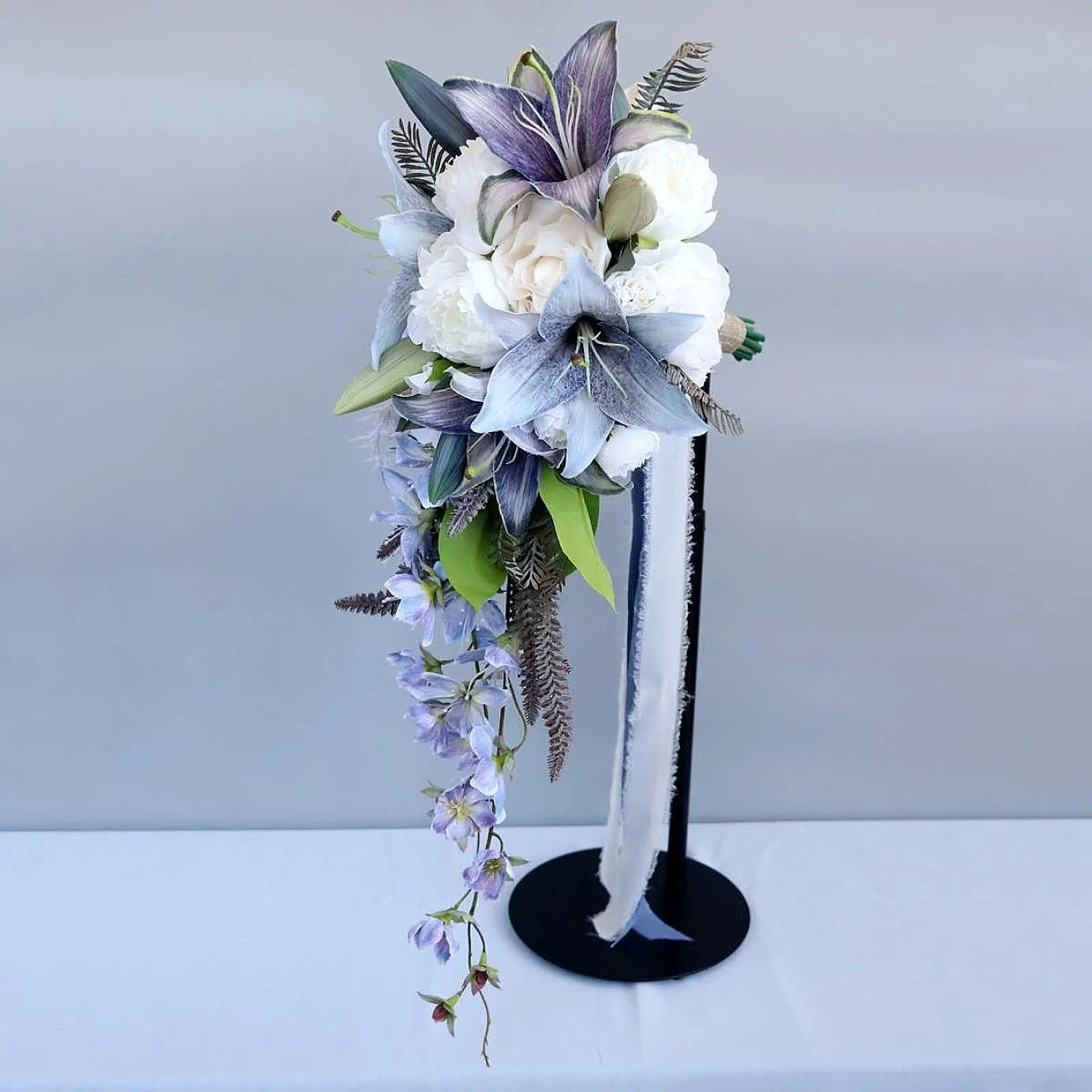 Wedding Bouquet for Bride Waterfall Floral Bouquet Bridesmaid Holding Flowers for Bridal Shower