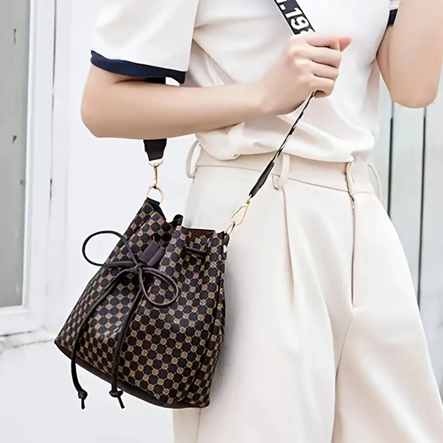 Stylish, Trendy Drawstring Bucket Bag in Faux Leather with Detachable Crossbody Strap for Versatile Wear, Chic and Fashionable A