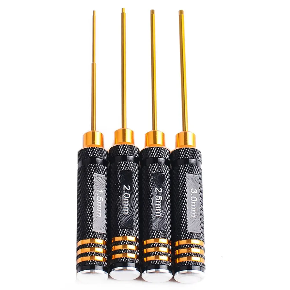 Utilisation du tournevis hexagonal 2.0 mm pour serrer une vis sur un hélicoptère RC, main tenant l'outil