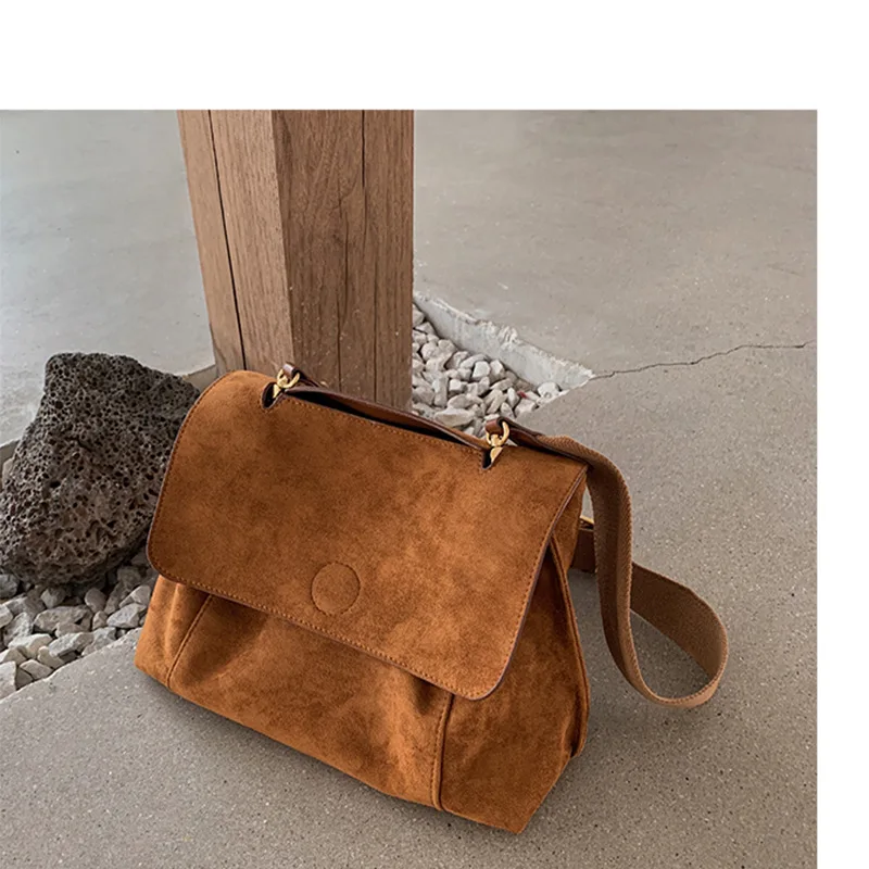 

Luxury Designer 2023 New Retro Messenger Bag Velvet Autumn and Winter Bags Female Large Capacity Shoulder Crossbody Bag Women's