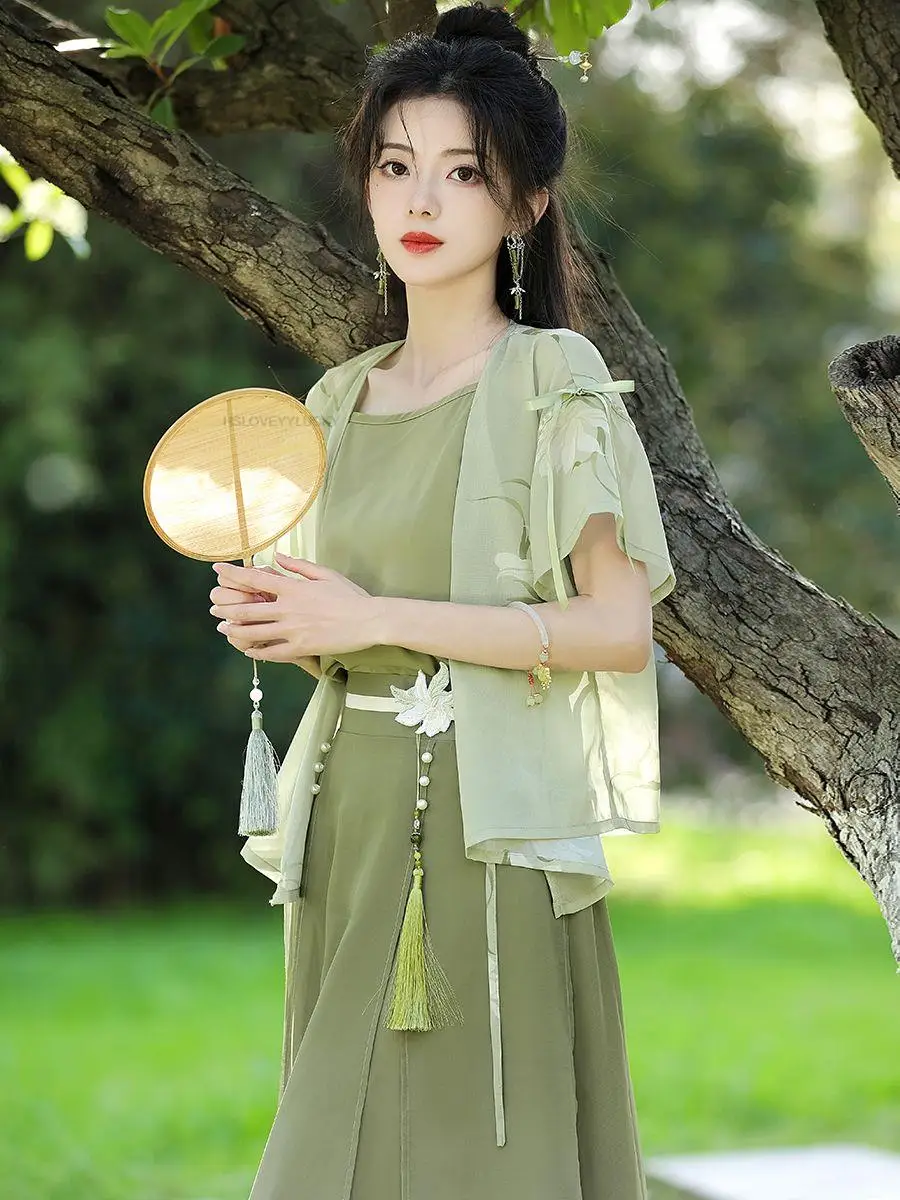 Китайская женская одежда в национальном стиле