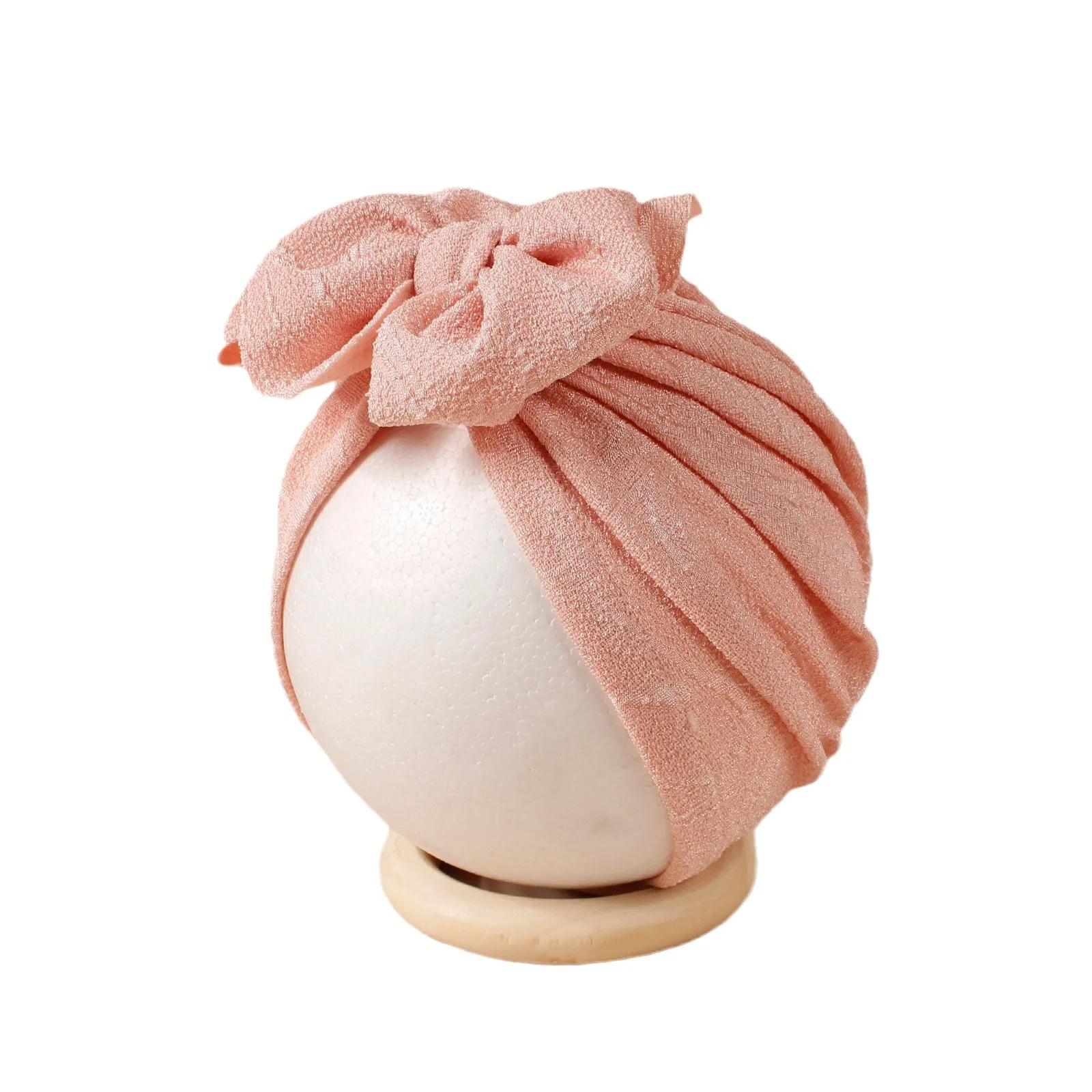 Рисунок 5 - Вязаная шапка с бантом для маленьких девочек