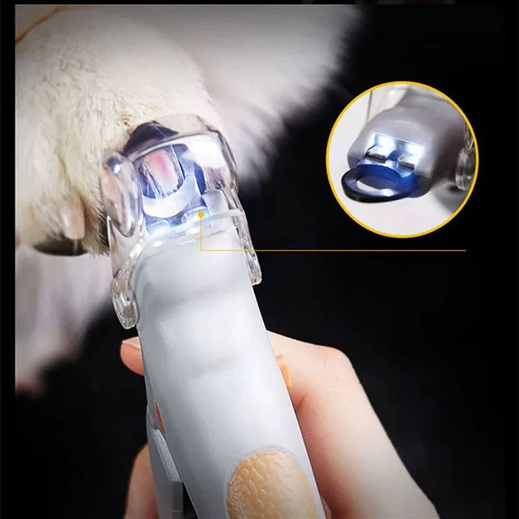 Gros plan sur la tondeuse à ongles LED pour animaux