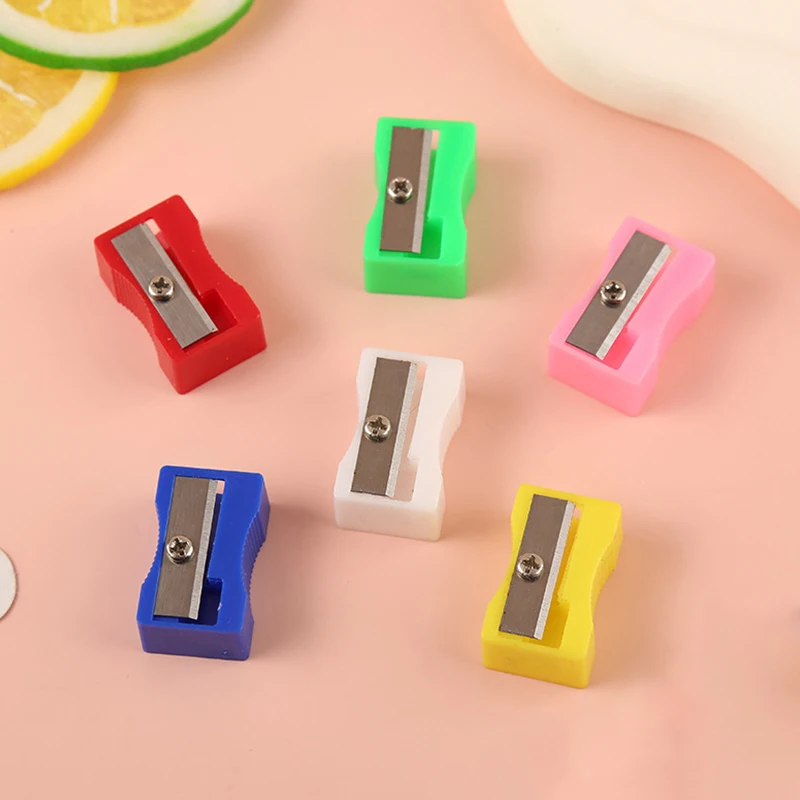 10-20PCS 단일 구멍 수동 연필깎이 무작위 혼합 색상 경량 휴대용 플라스틱 연필깎이 휴대용 문구류 ZYF