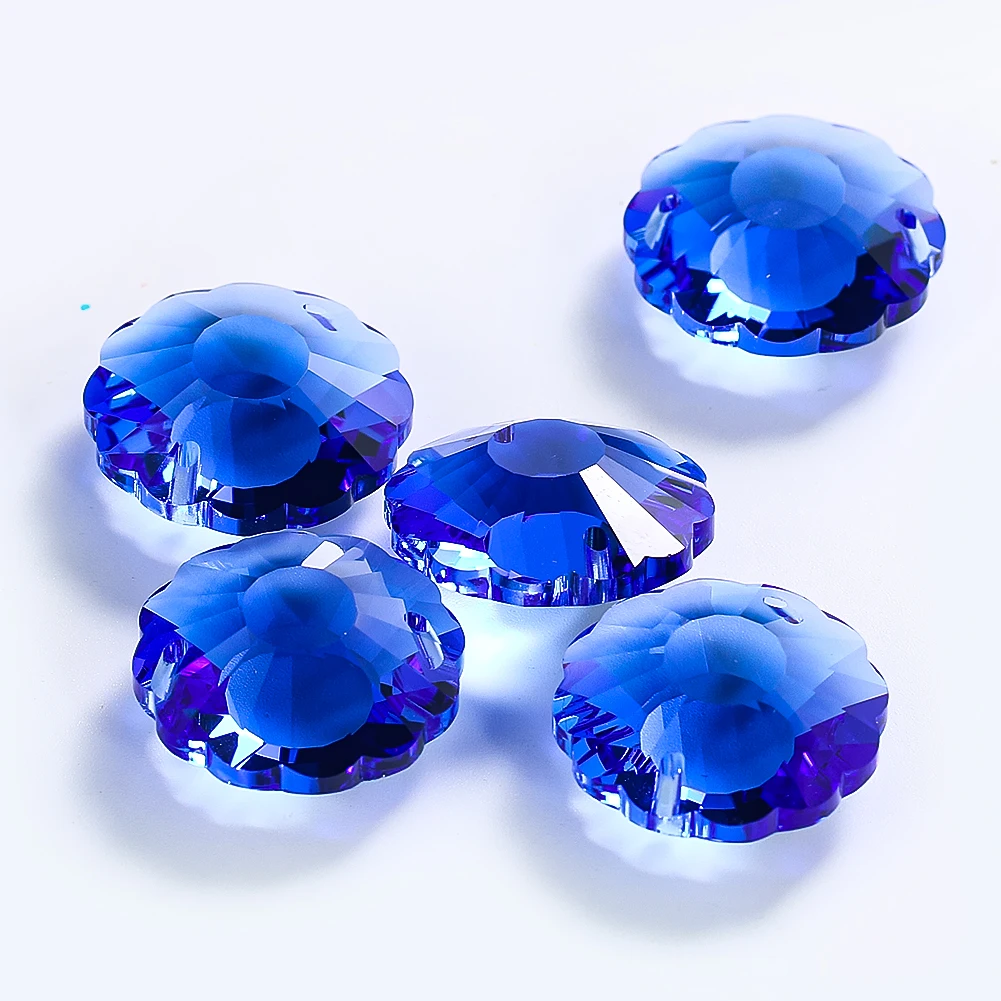 

2pcs Blue Crystal 25mm Plum Blossom Faceted Glass Prism 2-Hole Pendant Sunflower Outdoor Tree Hanging Reflective Bird Repeller