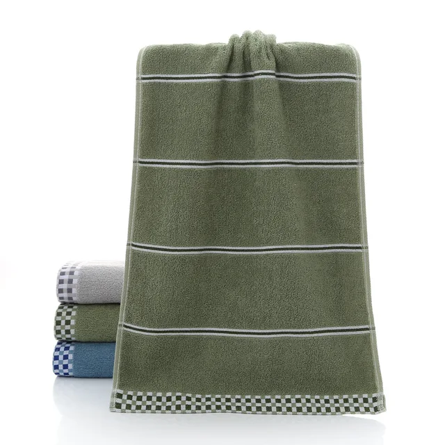 Soft and absorbent 100% cotton towel for face cleansing and everyday use