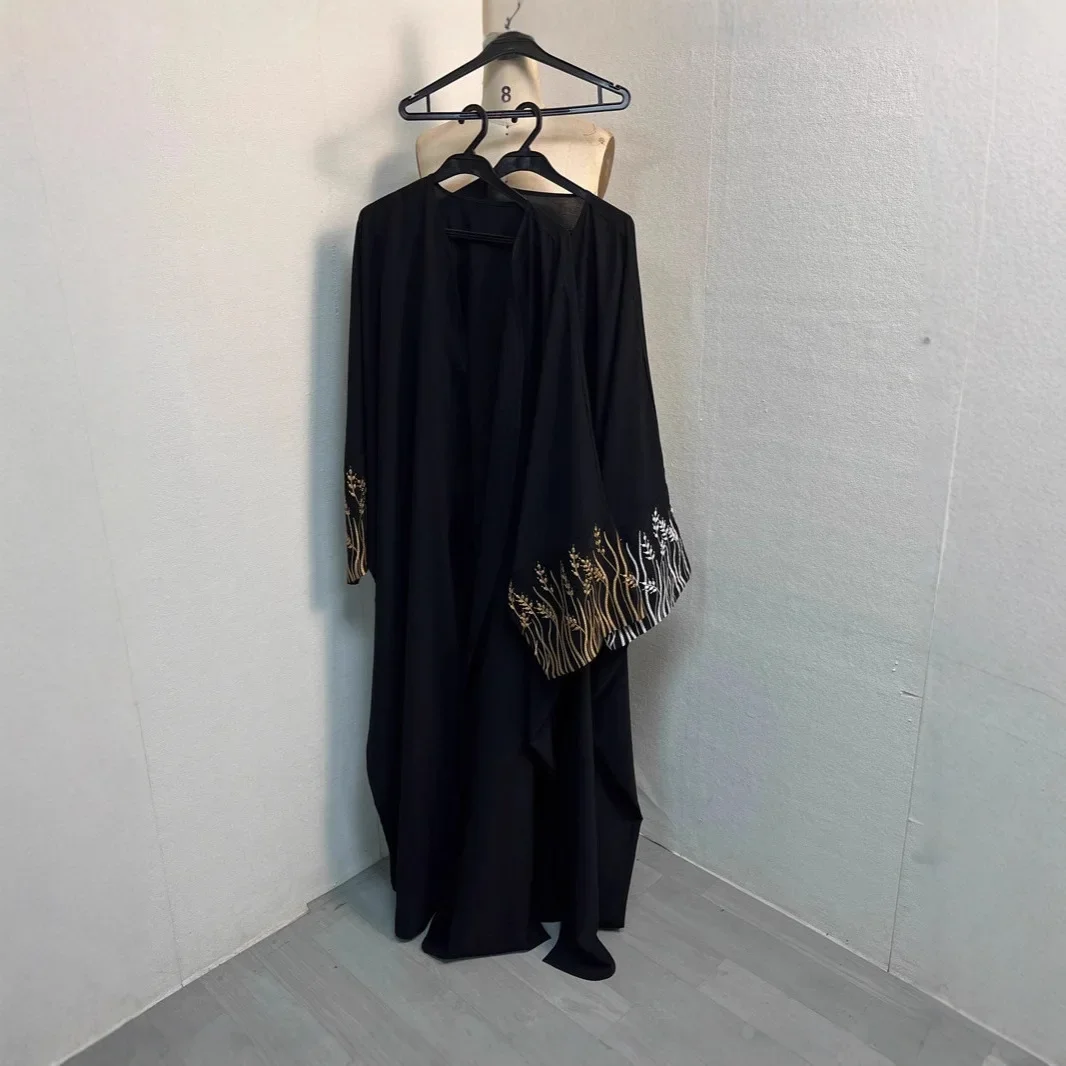 Fashionable Embroidered Long Robe Outerwear Abaya Elegant Muslim Women's Clothing Traditional Arabic Design Stylish Outerwear - Image 2