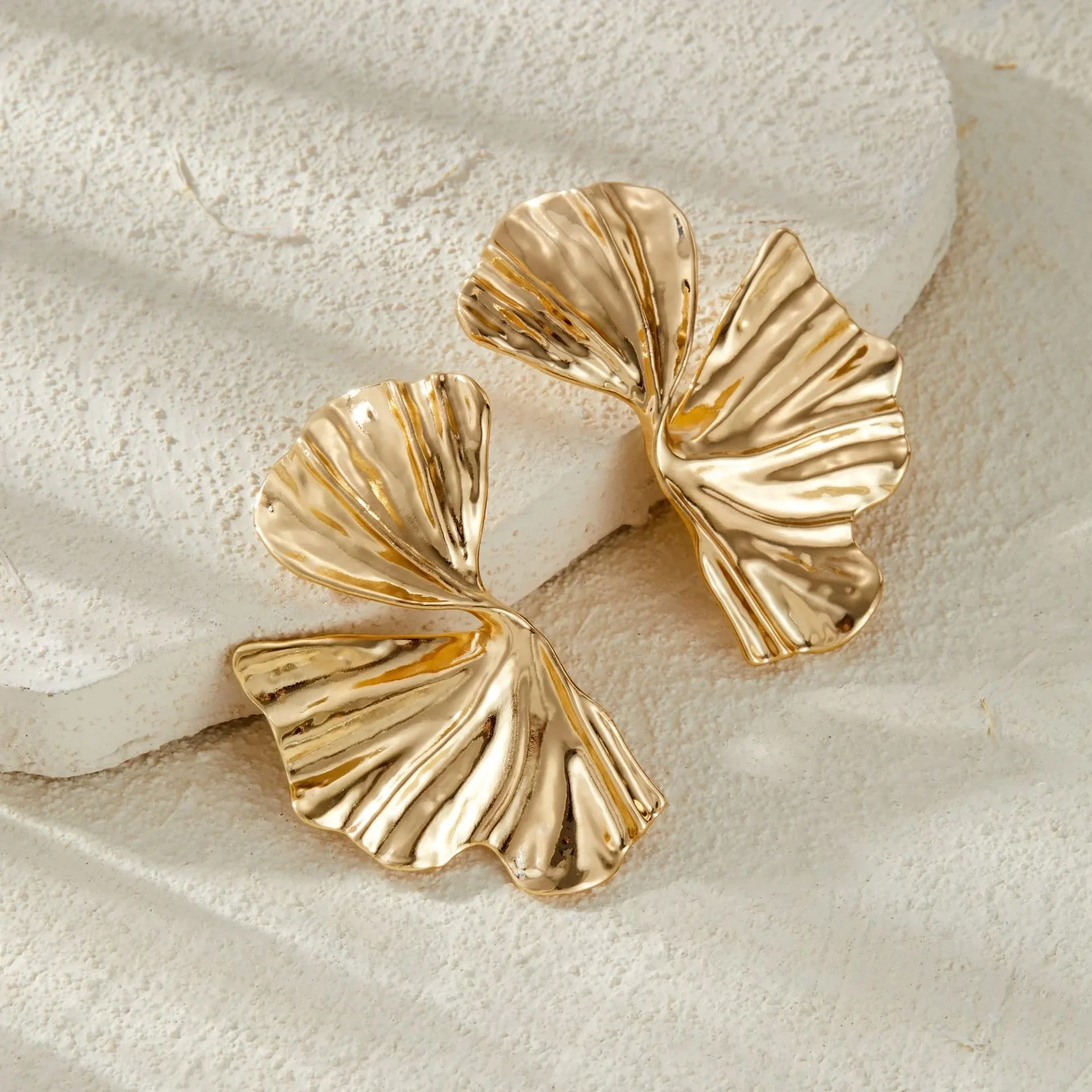 CCB Big Ginkgo Leaf Golden Stud Earrings for Women Simple Versatile Personality Exaggerated Smooth Creative Jewelry Girl Gift