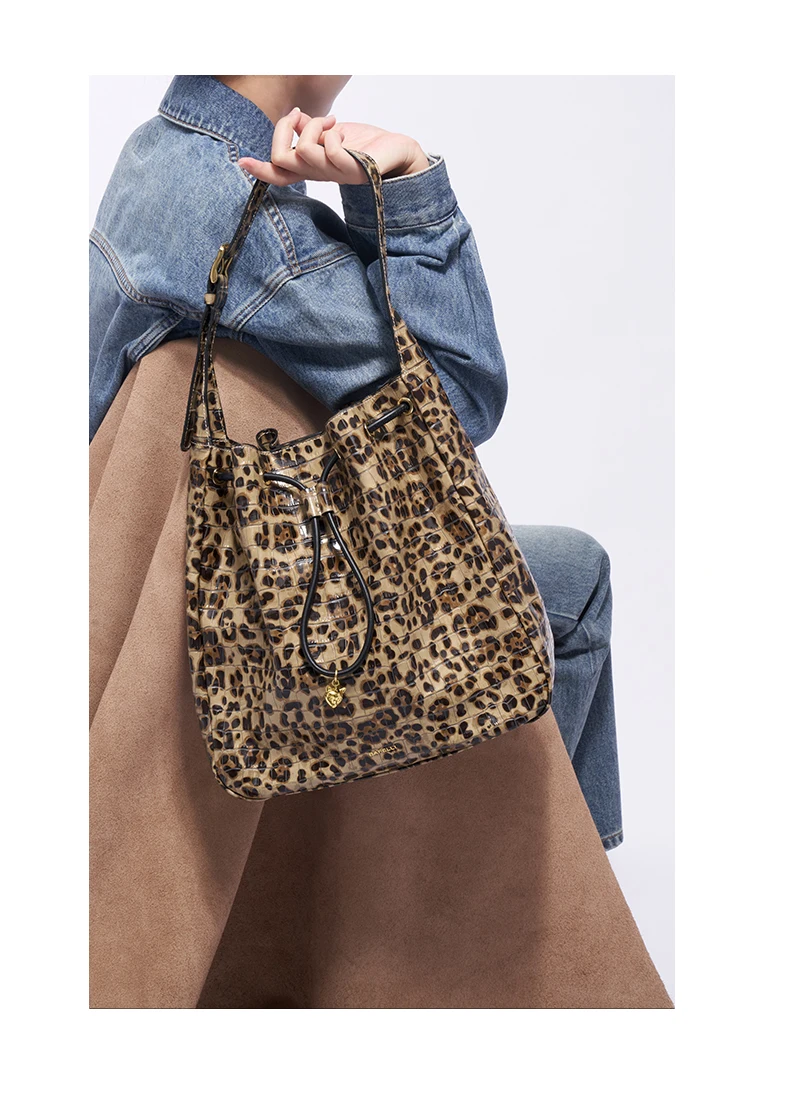 Soft body flexibility of the tote