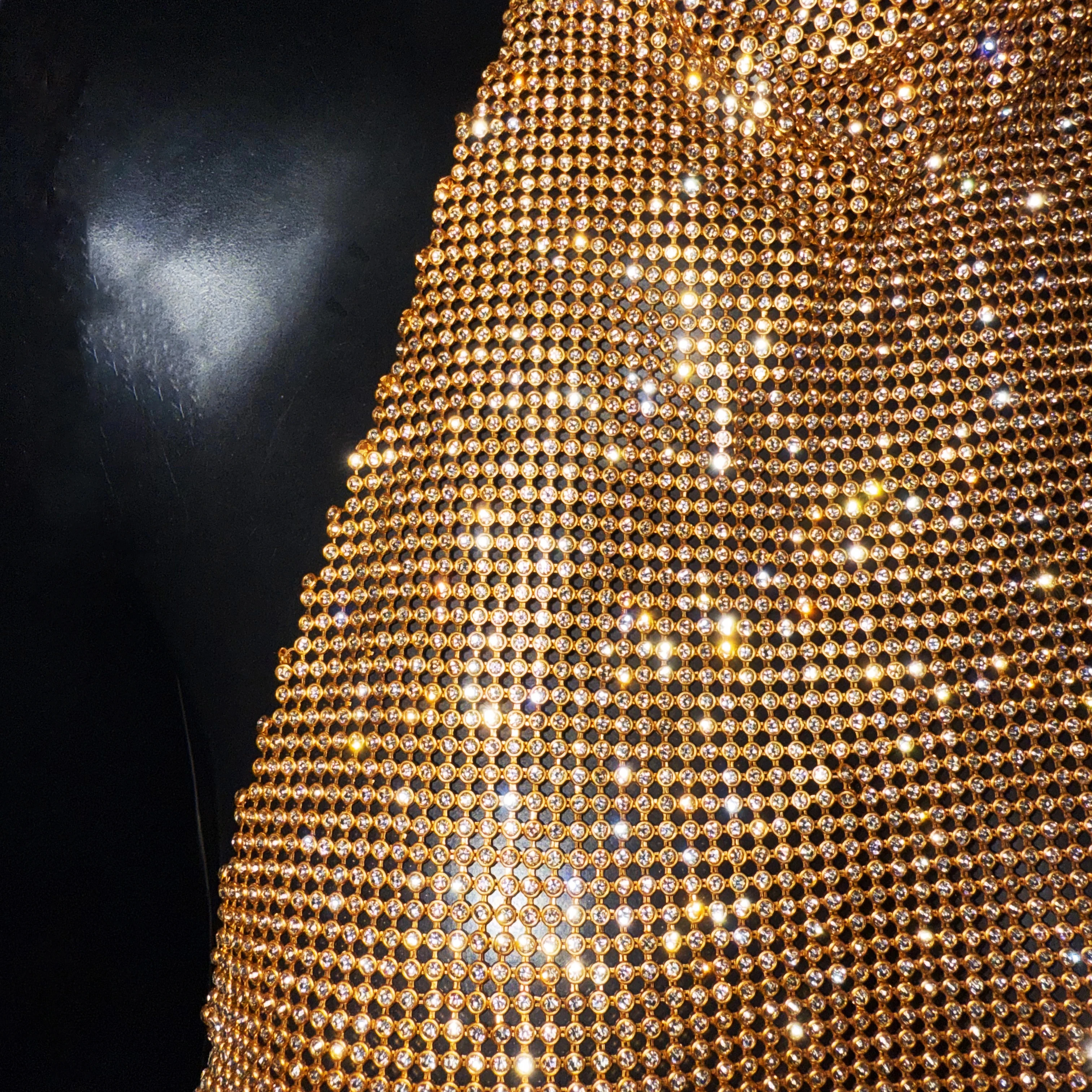Glänzendes Strass-Metall-Pailletten-Minikleid für Damen, sexy rückenfreies Kleid mit Stehkragen und Neckholder, ärmelloses Kleid für Partys und Abendveranstaltungen. – Detail 10