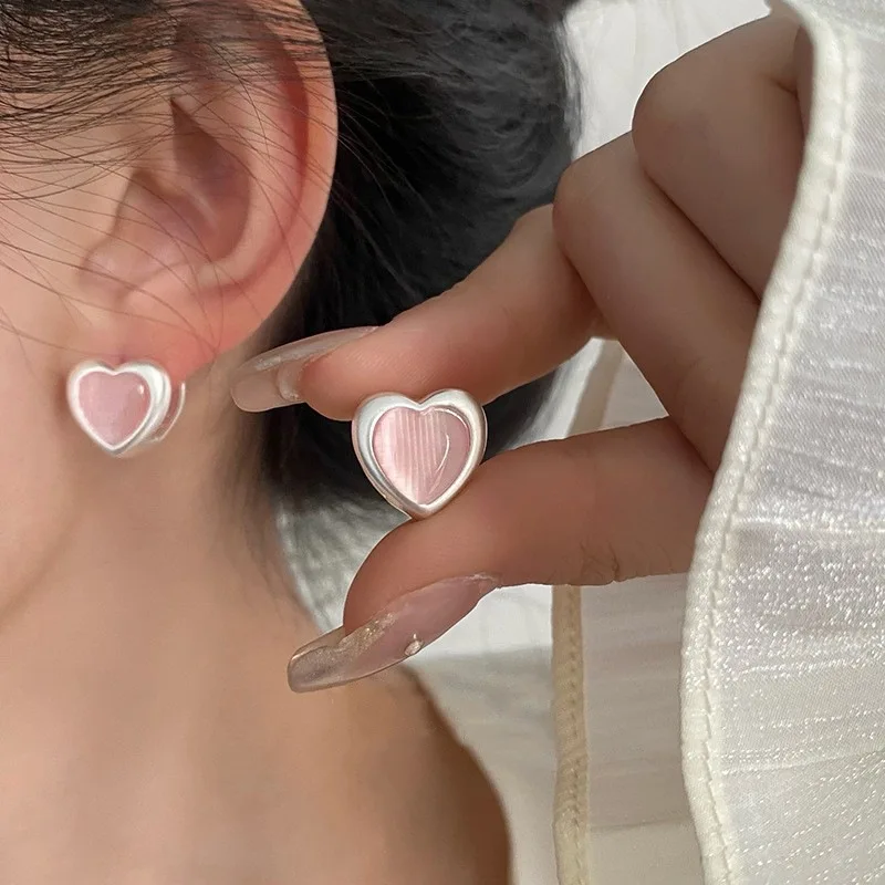 

Korean Simple Metal Pink Heart Stud Earrings for Women Gold/Silver Color Fashion Piercing Earring 3 Sizes Party Gift 2023