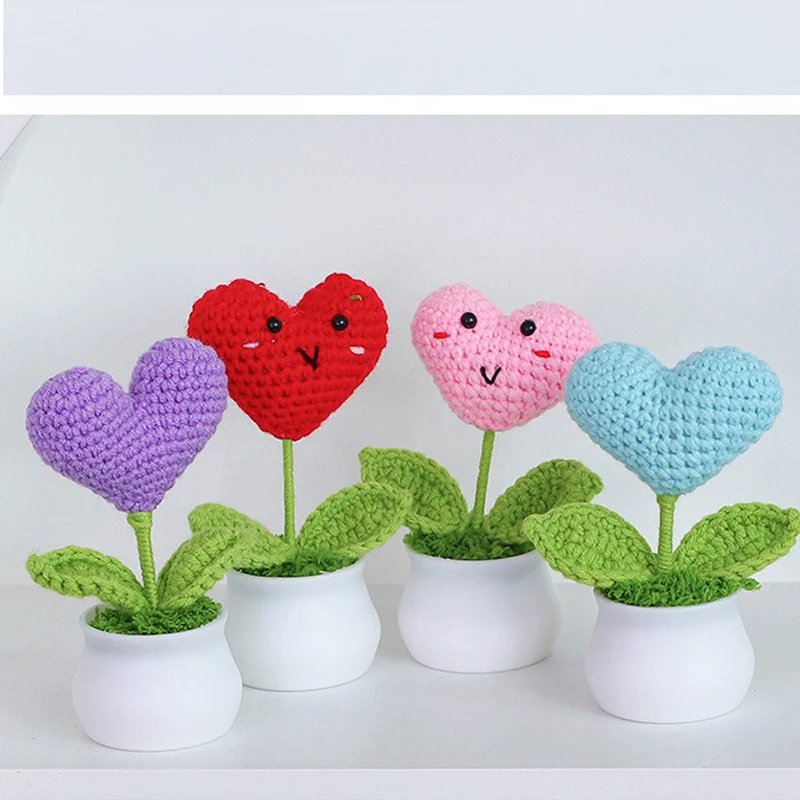 Herzförmige gestrickte Blumen im Topf, bunte Häkelpflanze, Hochzeitsgeschenk, kreative künstliche Blume, Auto-Schreibtisch-Dekoration