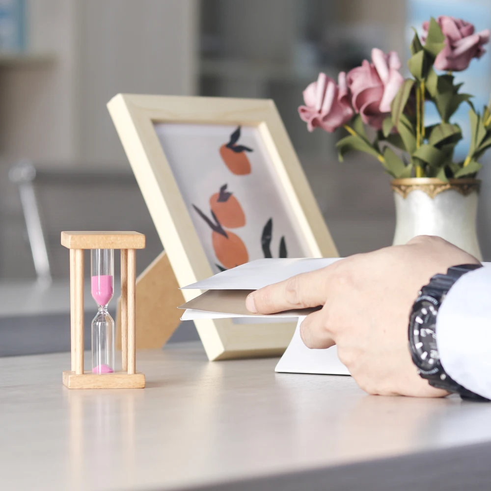 1 colorful sand timer, hourglass timer, 1-minute/3-minute/5-minute sand clock square and cylindrical hourglasses for game