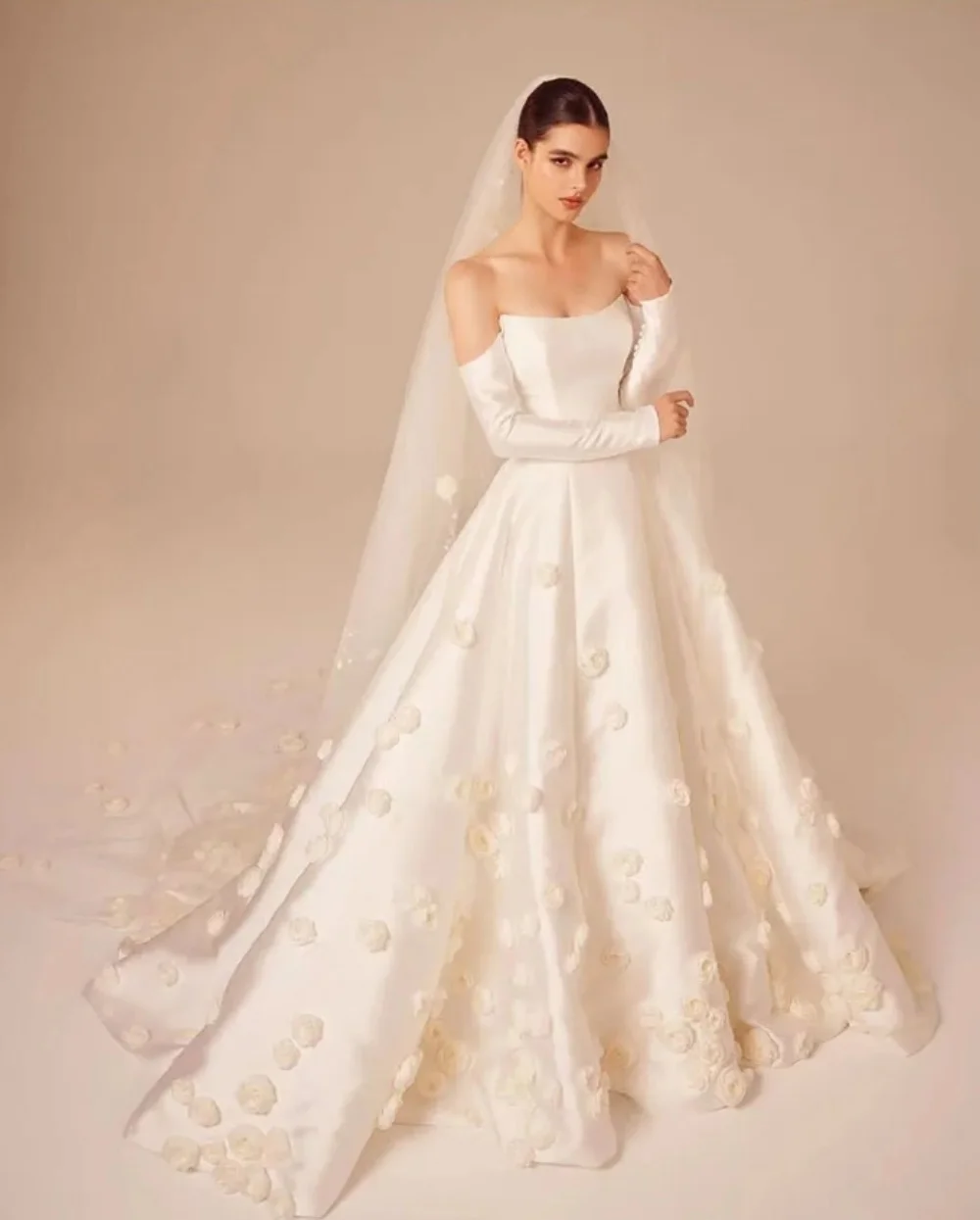 

Элегантное свадебное платье без бретелек со съемными рукавами, а-силуэт, Простой чистый атлас с цветами, женское платье