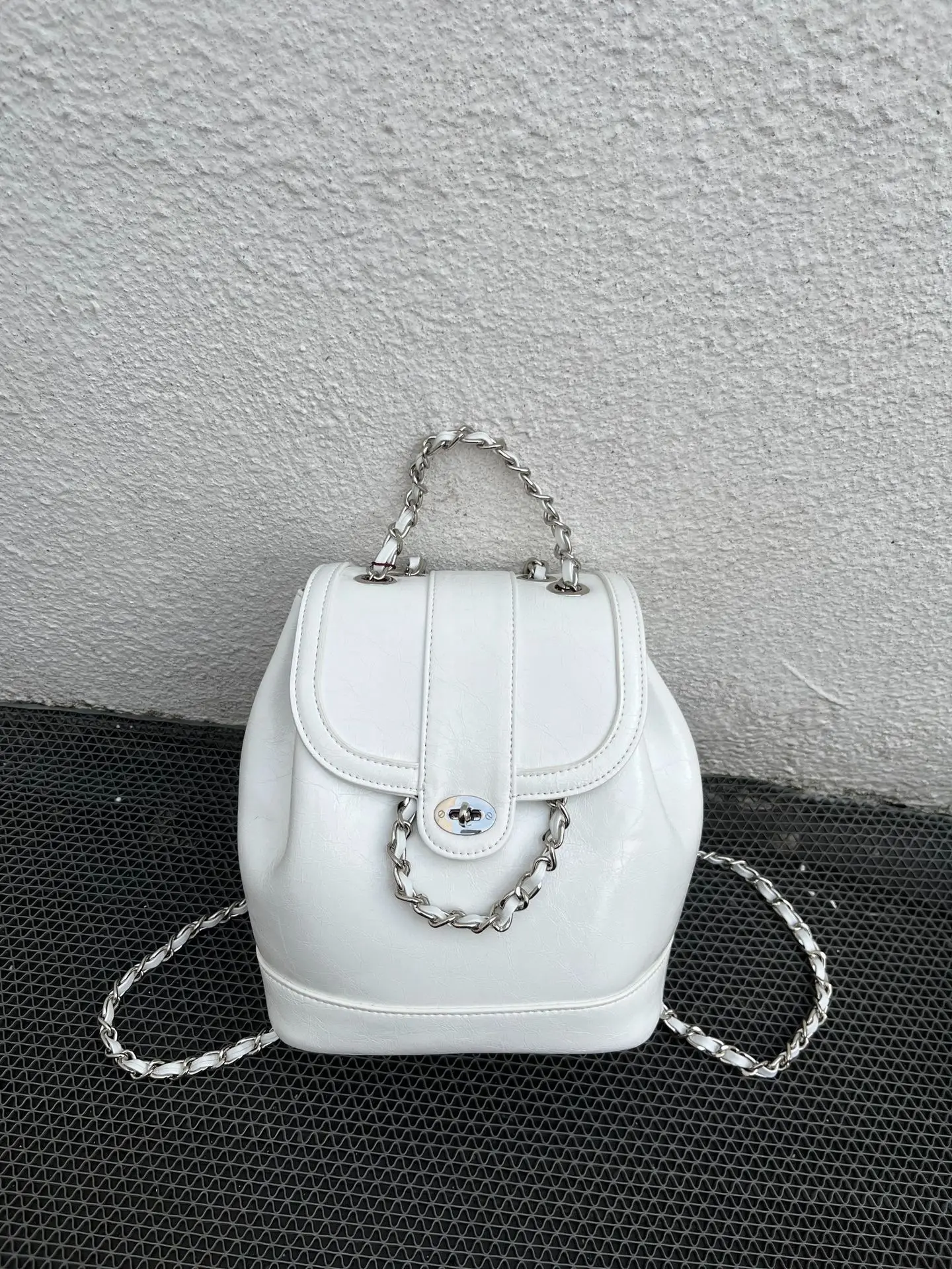 Withered Italian Leather Chain Backpack Girls Retro College Wind Oil Wax Cowhide Backpack Bucket Bag Fashion Chain Bag Women