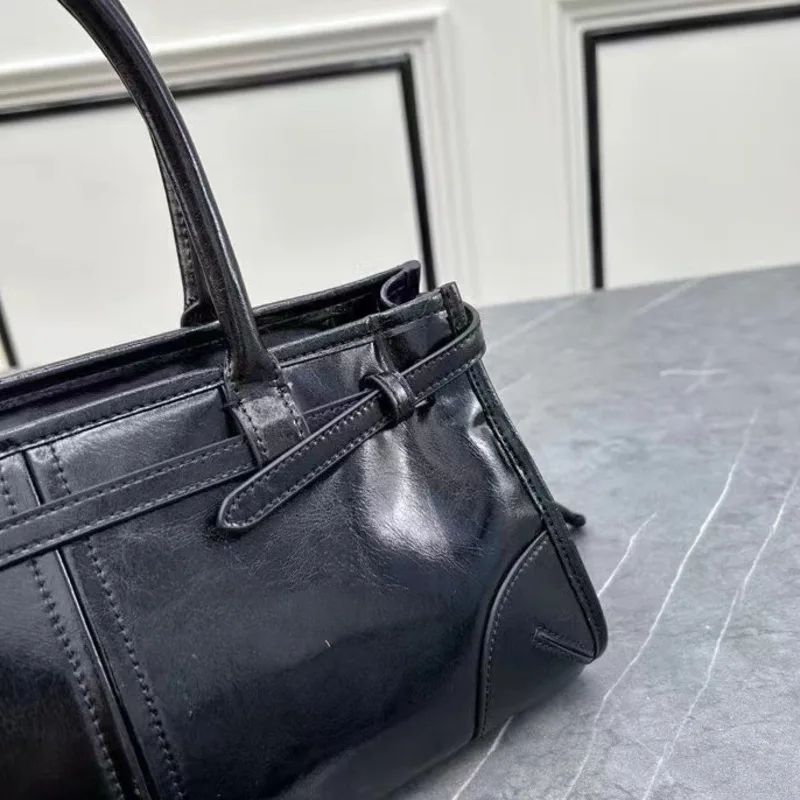 New 2023 Genuine Oil Wax Leather Material With Bright Surface, Portable And Crossbody Carrying Large Capacity Women's Lage