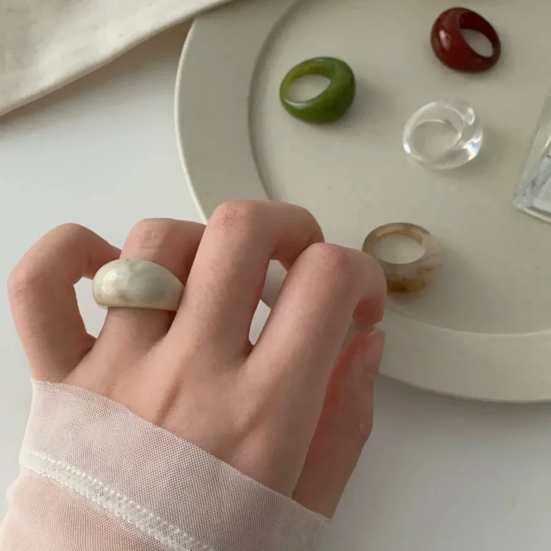 Vintage Acetate Resin Wide Curved Band Ring for Women Minimalist Statement Index Finger Jewelry Retro Designer Accessories 1
