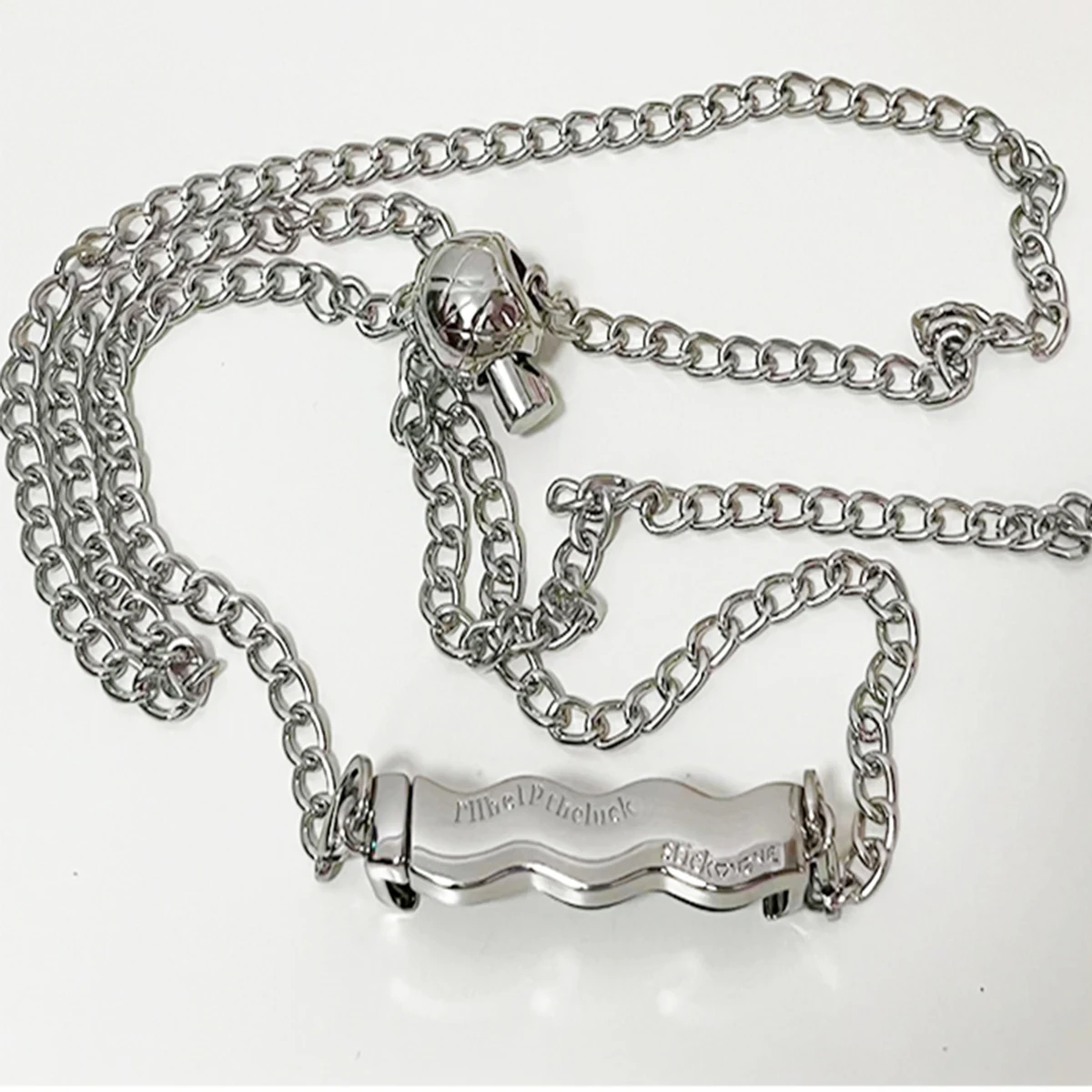 Universal Crossbody Phone Chain with Detachable Lanyard and Stand Functionality