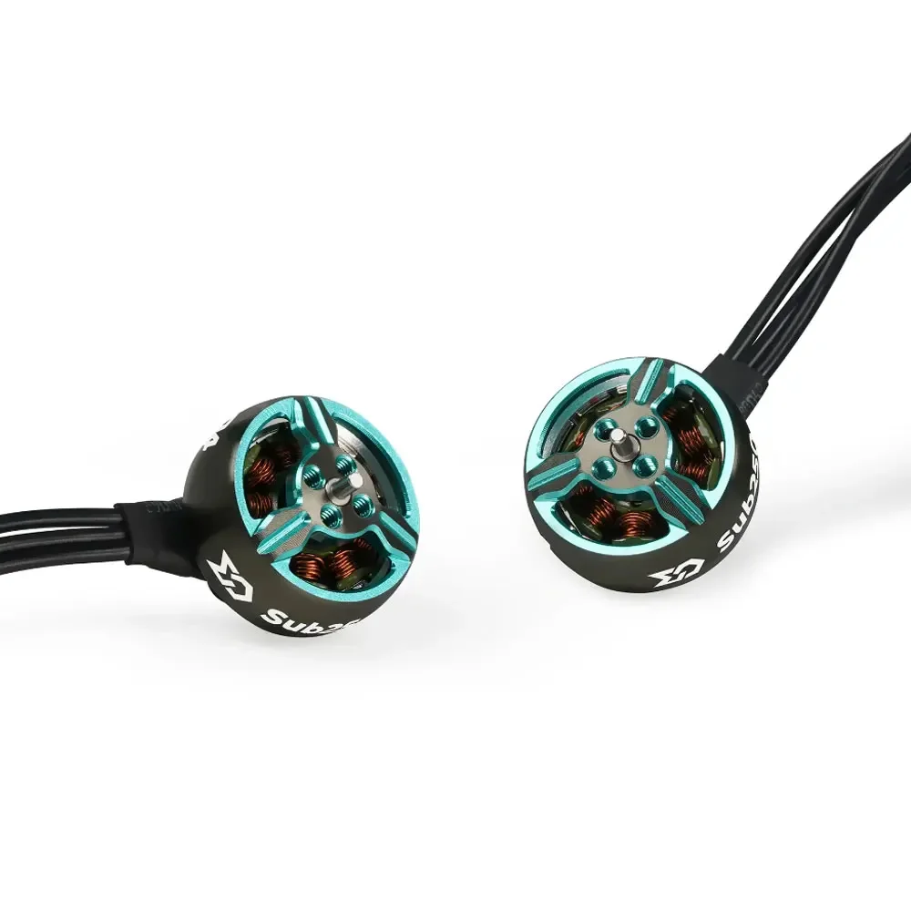 Moteur Sub250 1404 4500KV en gros plan, détail des pales et du rotor