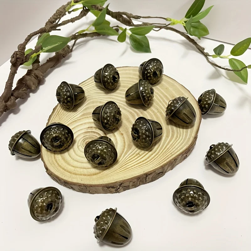 10 Stück Vintage Bronze Tannenzapfen-Windspiele, hängende Dekorationen für festliche Outdoor-DIY-Haustierglocken und Heimdekoration