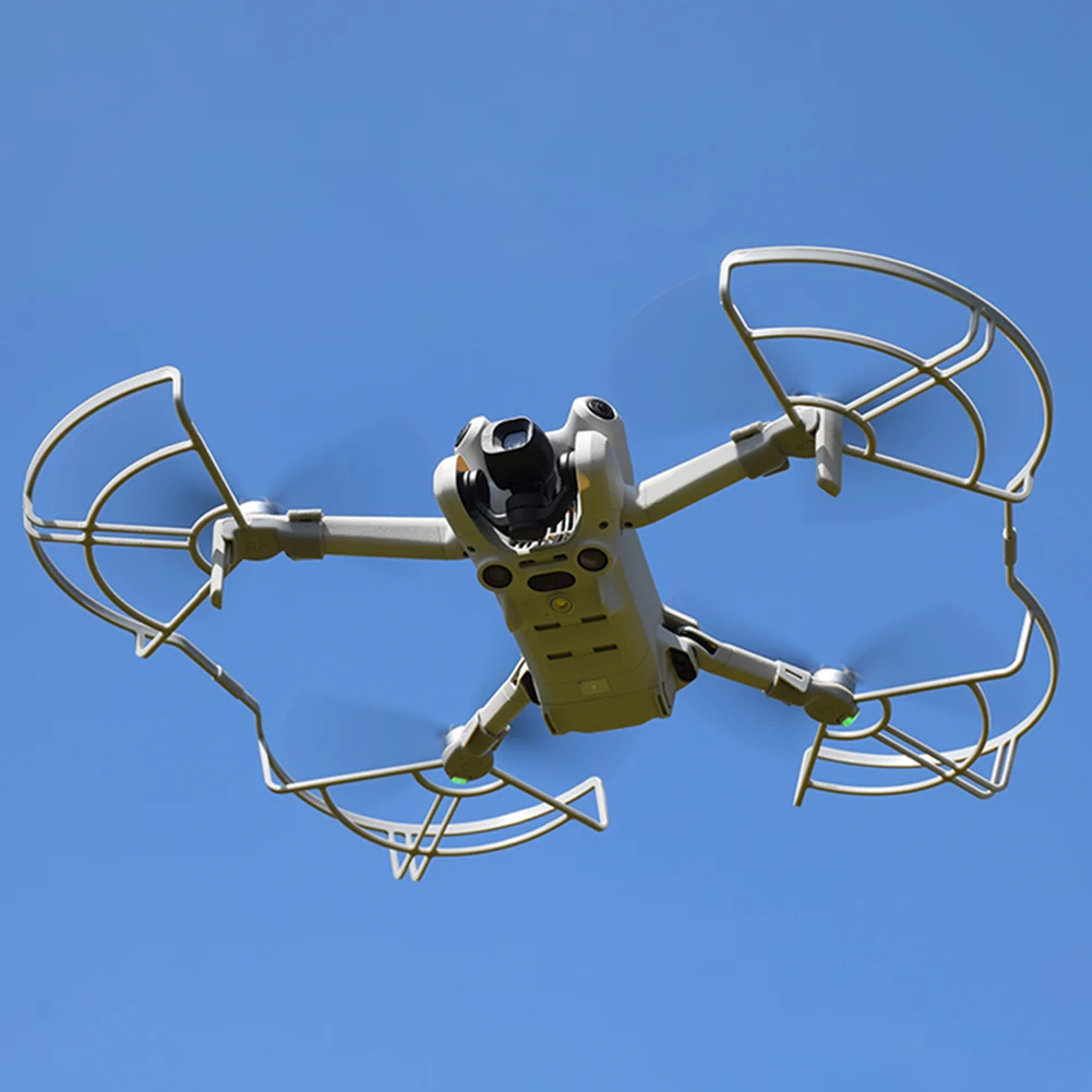 Détail de la protection d'hélice gris clair pour DJI Mini 4 Pro, texture mate