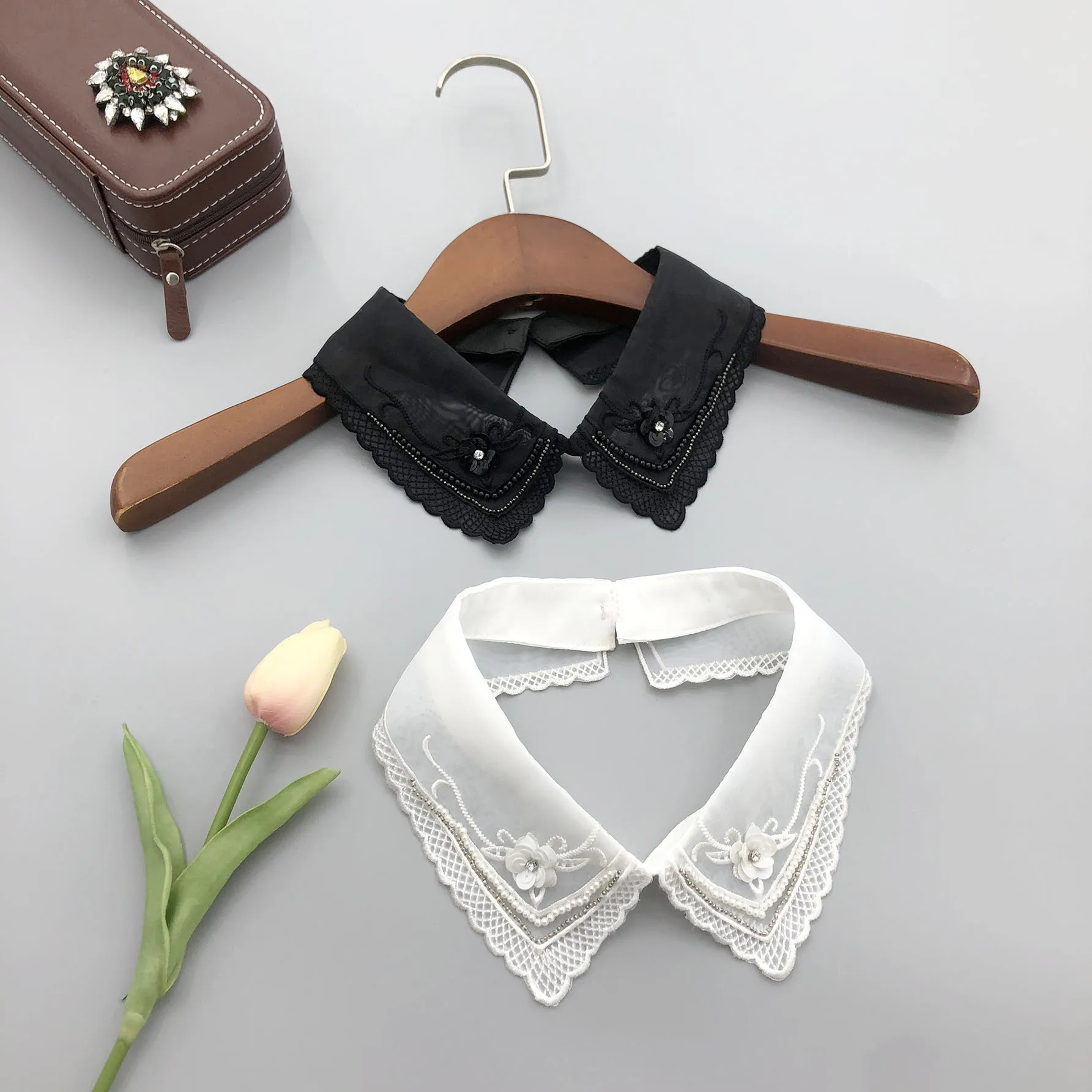 

Fashion Floral Lace Fake Collar for Women Blouse Tops Shirt Detachable Collars for Ladies Shirt False Collar Lapel Accessories