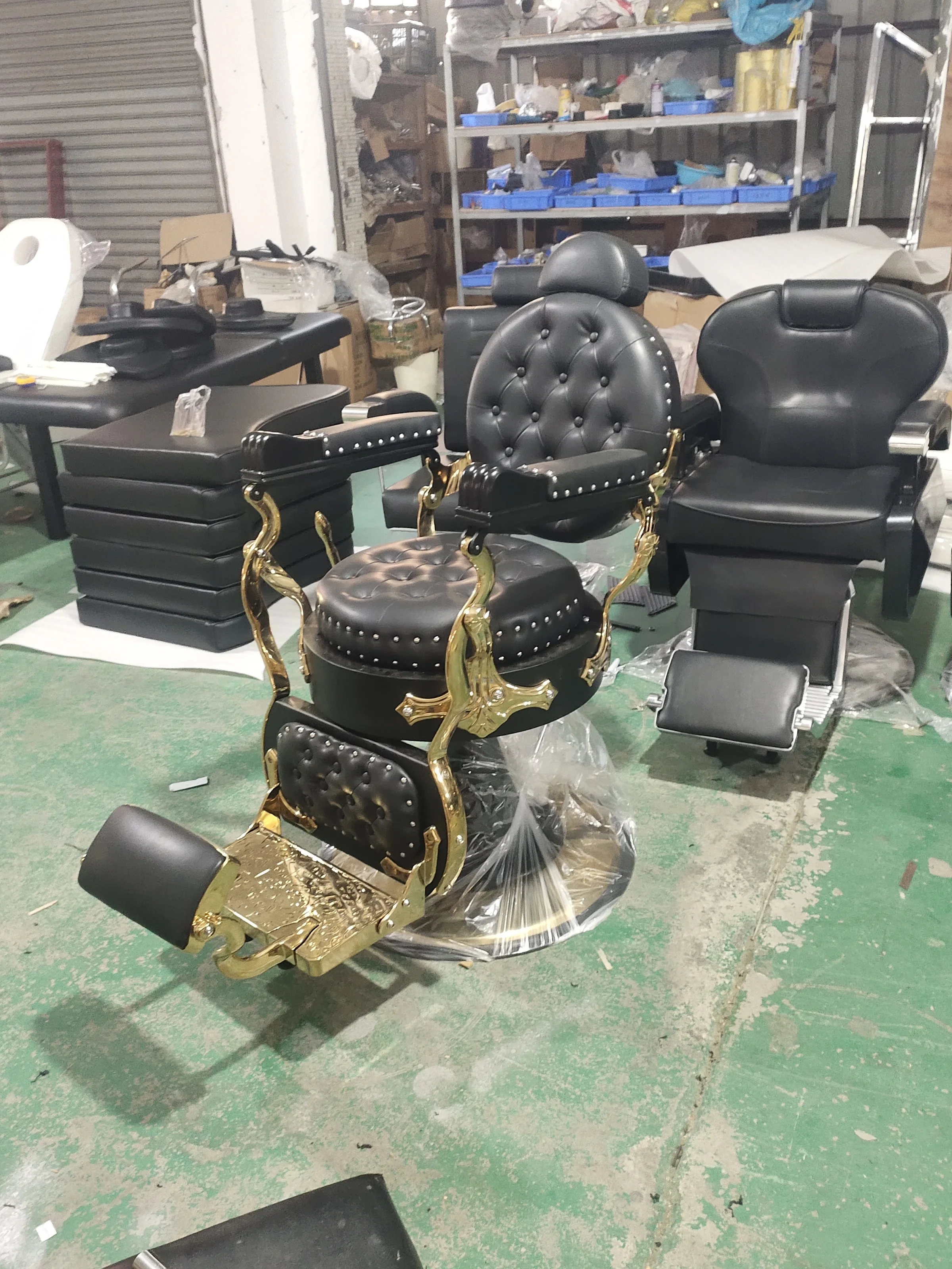 2024 New Arrival Very Beautiful Solid Wood Hand Black & Gold Shampoo Bowl Washing Salon Shampoo Chair 2