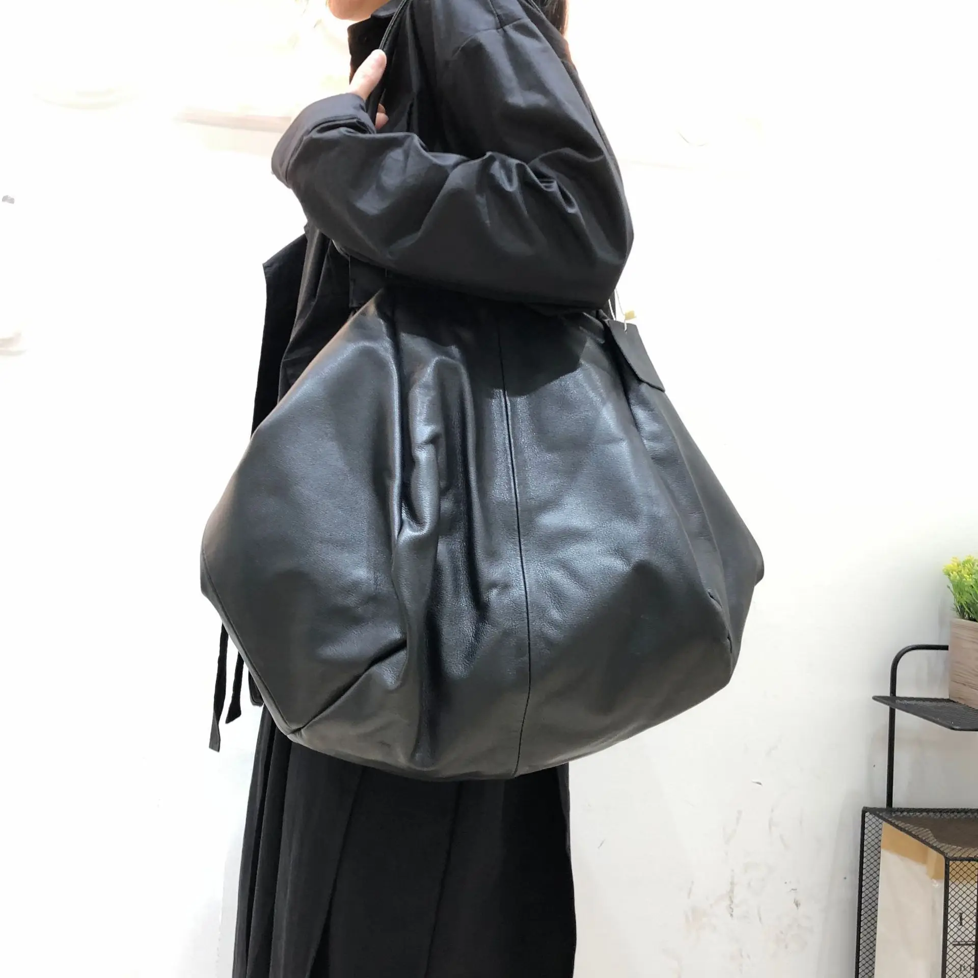 

2023 New Handmade Cowhide Top Layer, Niche Design, Shoulder Bag, Retro And Versatile Underarm, Large Capacity Handbag For Women