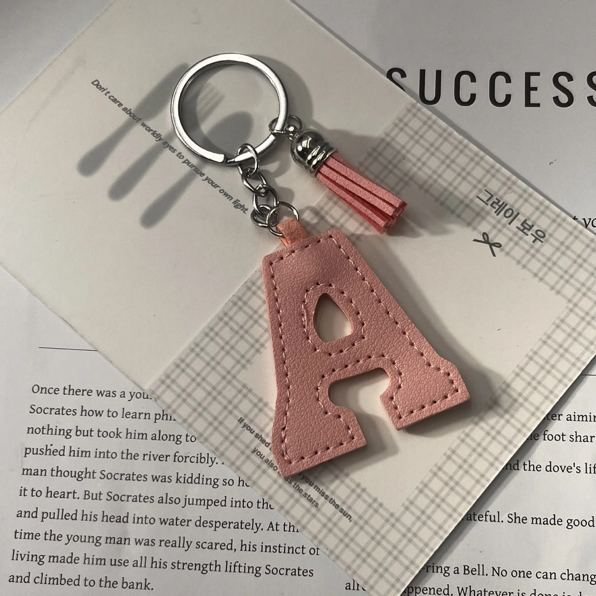 Portachiavi Personalizzabile di Tendenza con 26 Lettere, Ciondolo per Borsa di Alta Qualità, Accessori in Pelle, Catena Regalo