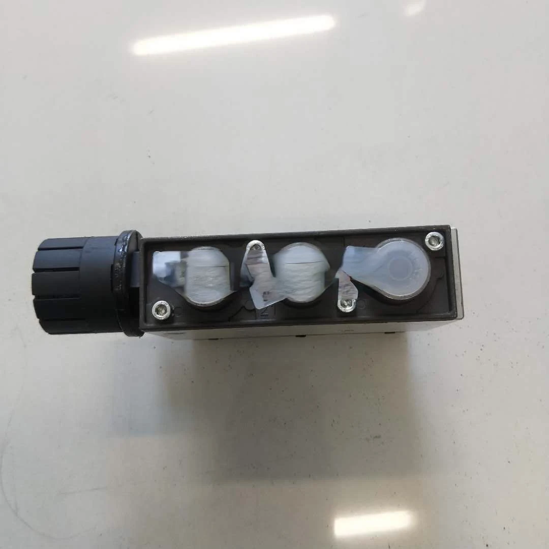 

Applicable to Volvo Airbag Regulating Valve Truck Truck Pump Cargo Van Fire Truck Airbag Regulating Valve 3944717